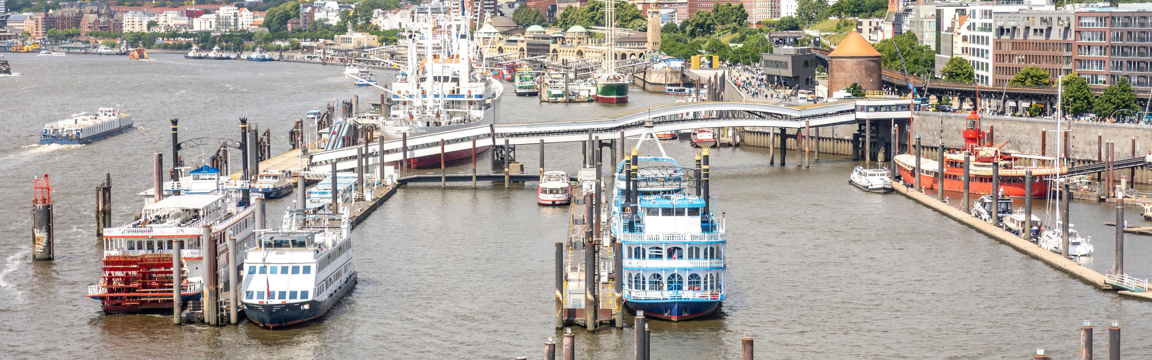 انطلق في رحلة بحرية في نهر إلبه أو قم بزيارة متحف هاربور في هامبورغ