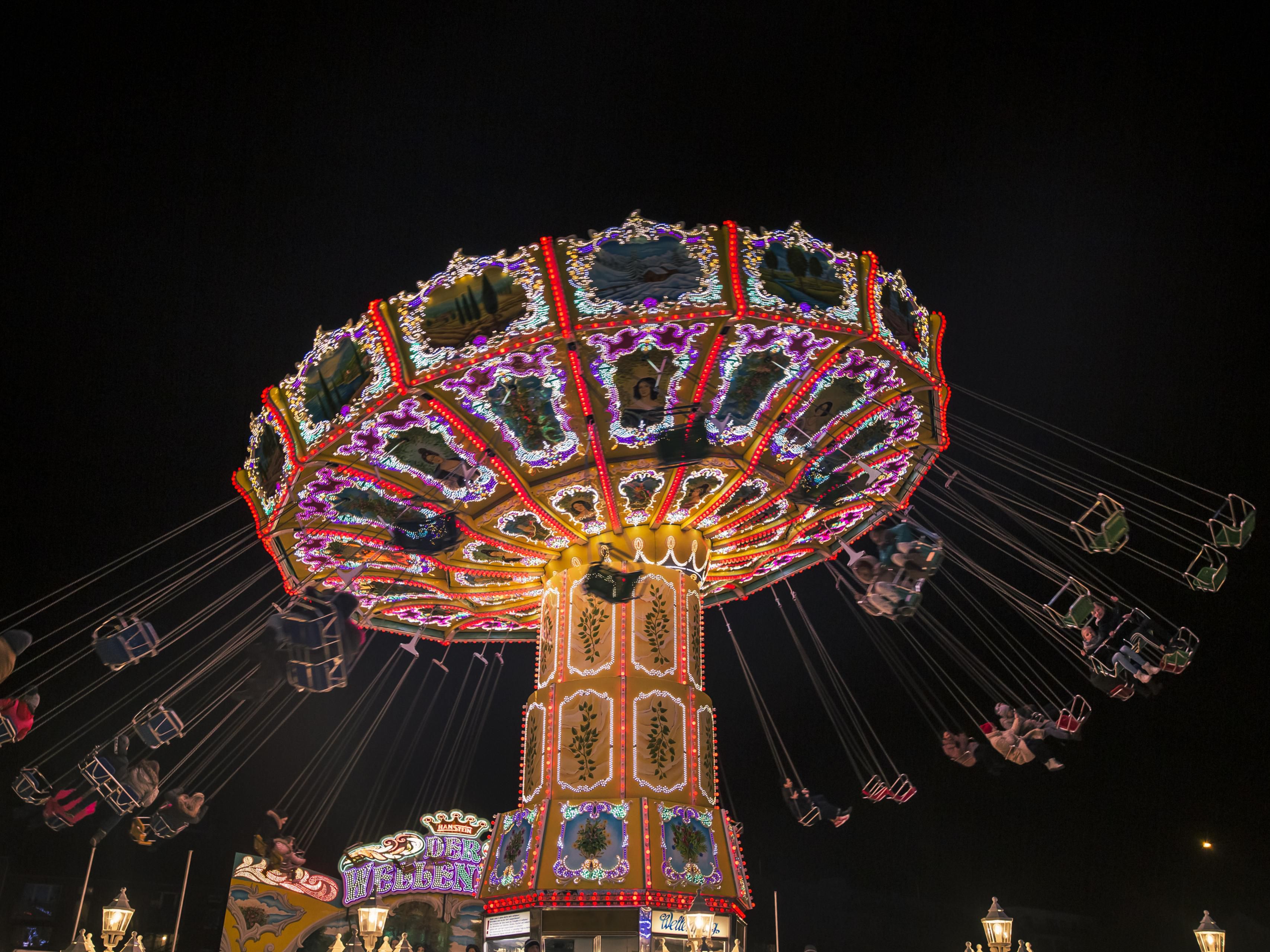 From 7 Nov to 7 Dec 2025, Hamburg hosts Winterdom, Northern Germany’s biggest fairground. Expect spectacular rides, festive stalls, and irresistible treats. Bring friends or family and soak in the seasonal atmosphere—only 30 minutes away by public transport.
Photo: © Mediaserver Hamburg / Timo Sommer