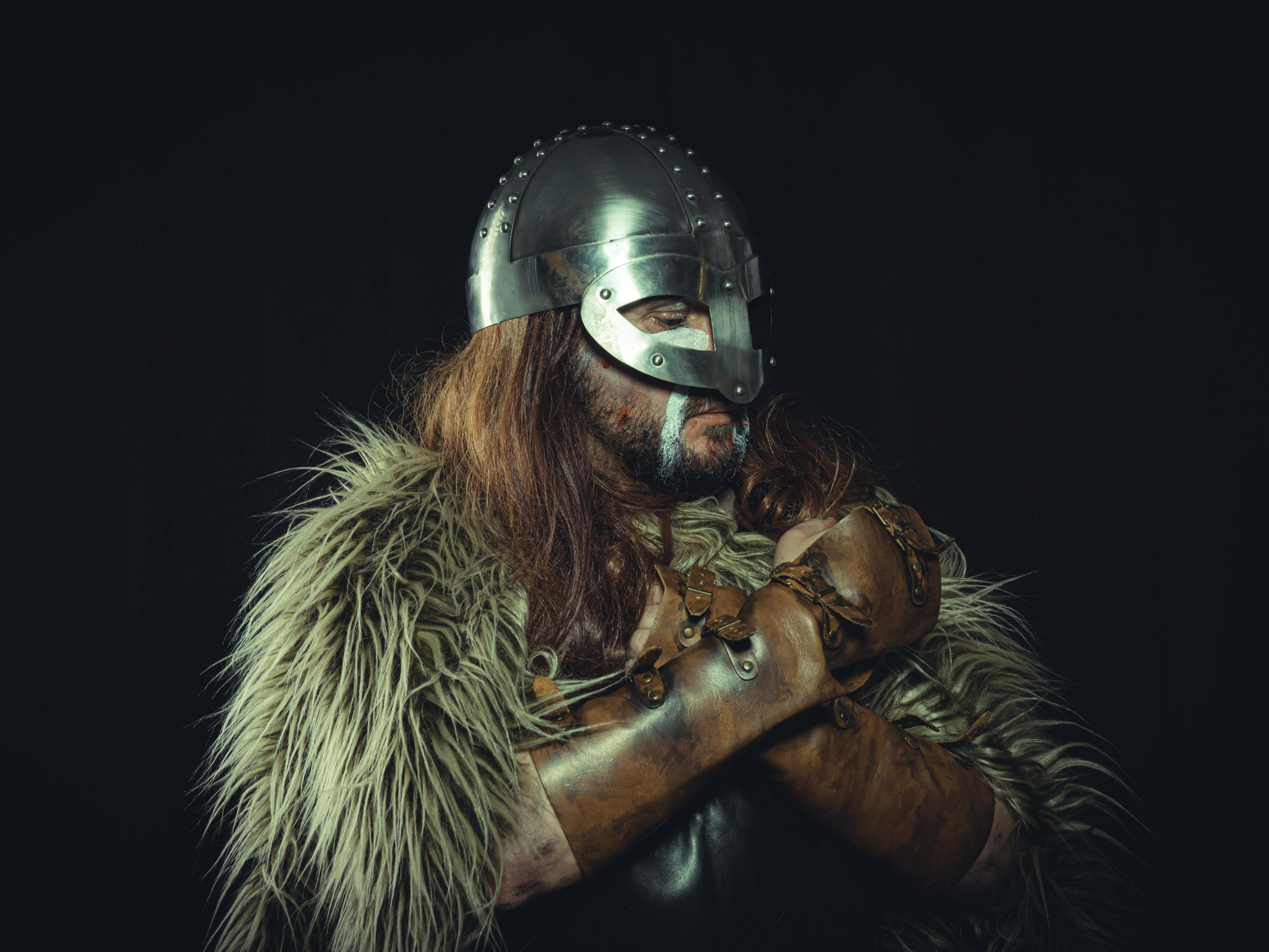 Erleben Sie das Zeitalter der Wikinger wie noch nie zuvor! In 90 Minuten entführt Sie die Ausstellung Vikings – Entdecker und Eroberer durch Nebel, Runen und zum Weltenbaum Yggdrasil – in beeindruckender Virtual Reality. Offen bis zum 1. Februar 2026, vollständig barrierefrei und bequem in 35 Autominuten erreichbar.