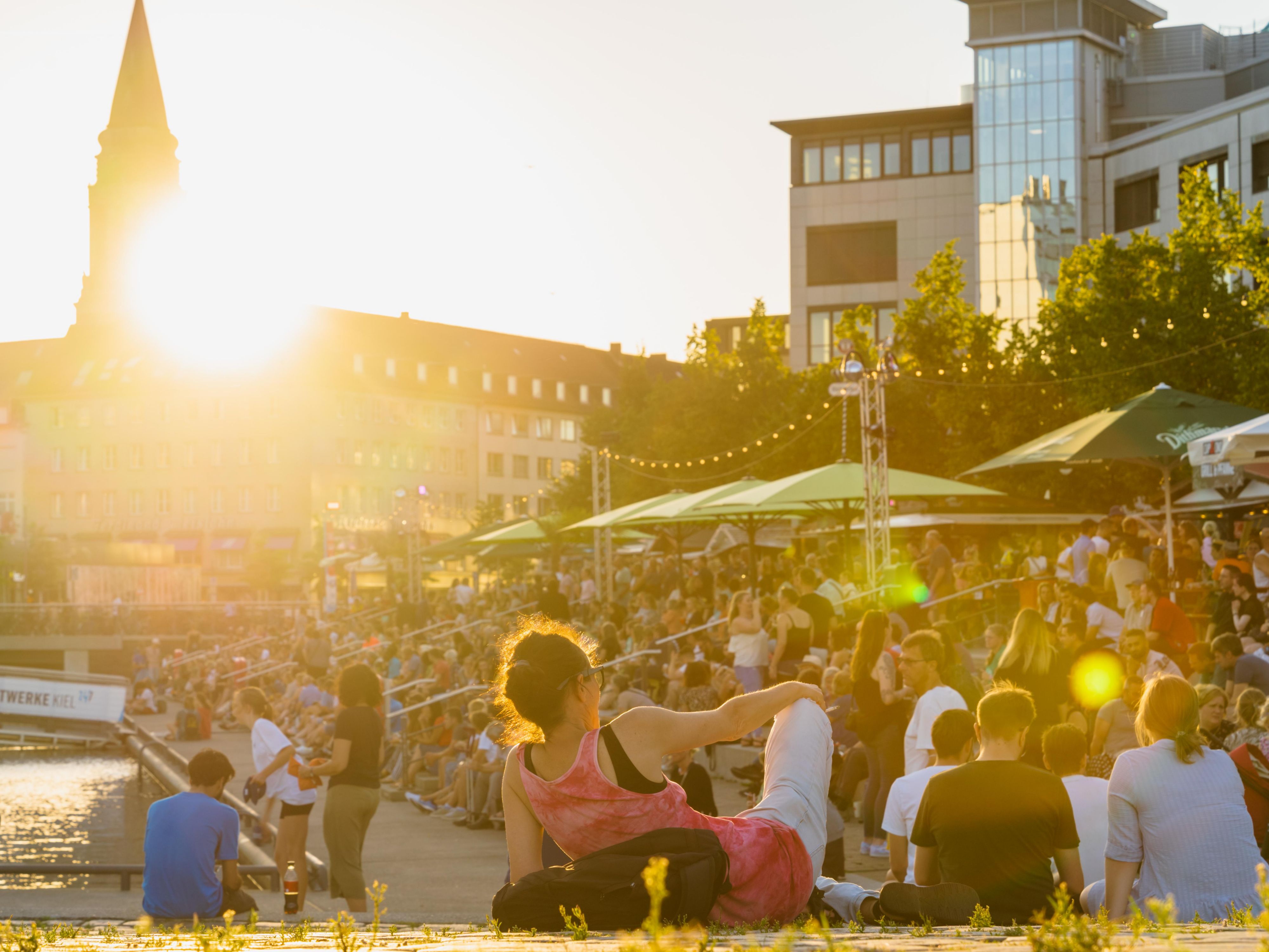Experience the Kiel Bootshafen Summer with live music, delicious food, and a maritime atmosphere at the harbor. Enjoy various music genres on the floating stage and themed days like the "Take Part Day." A perfect event for families and culture lovers!