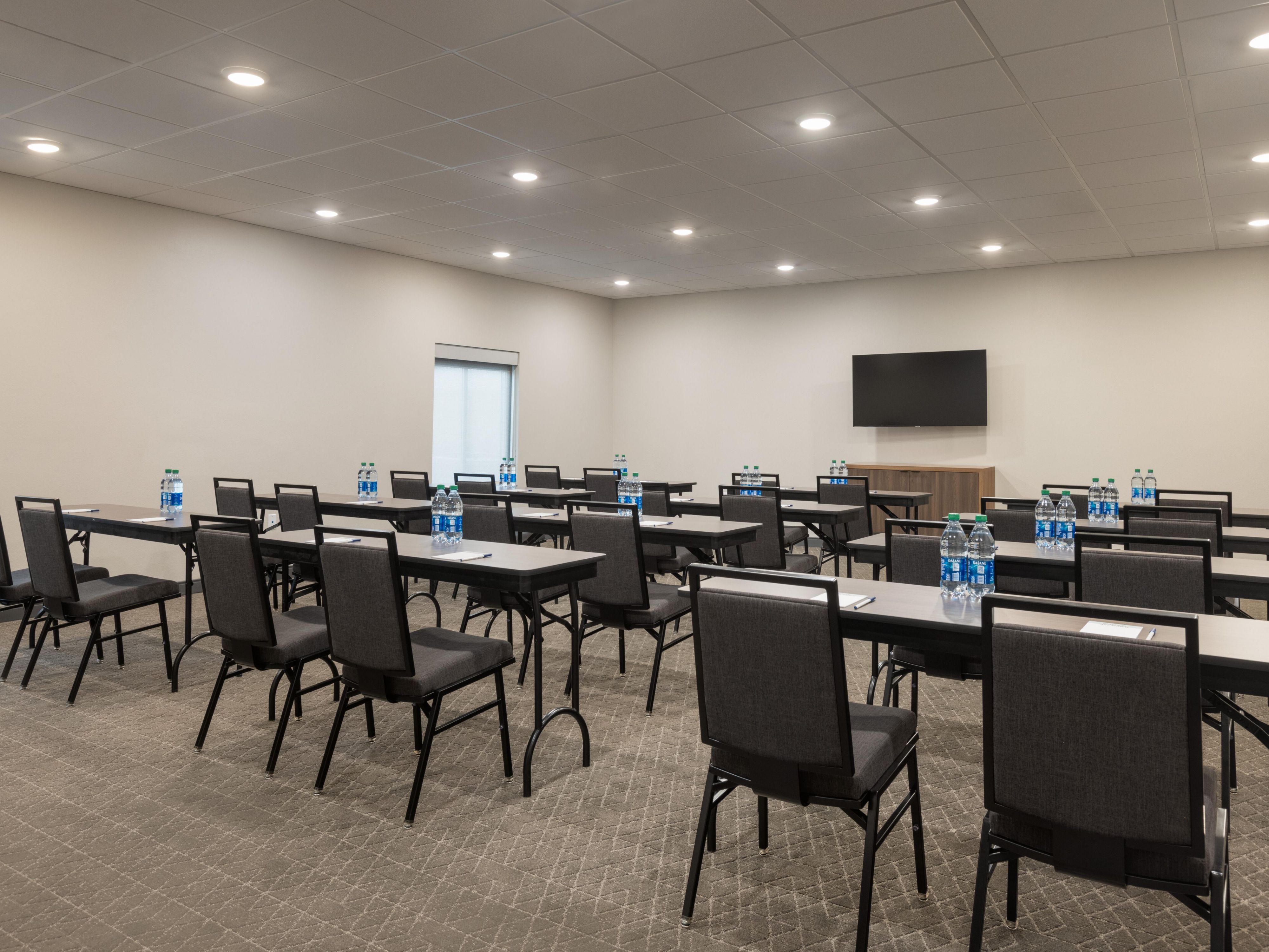 You can easily host the perfect meeting in Las Vegas, NV with our 820-square foot-meeting room. With space for up to 65 people, this meeting space boasts convenient amenities, such as free high-speed Internet access, to ensure a successful event.