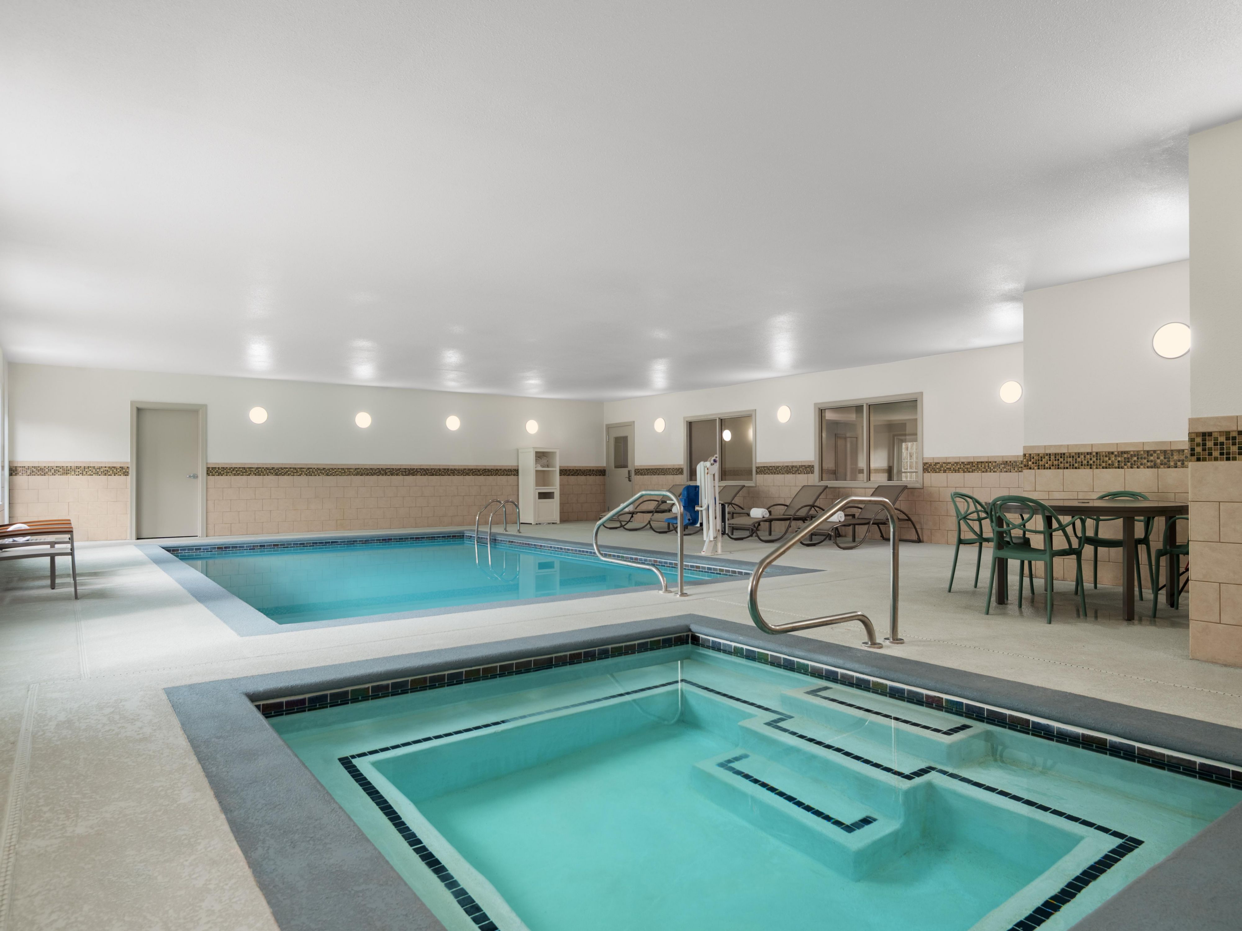 Swimming Pool und Whirlpool