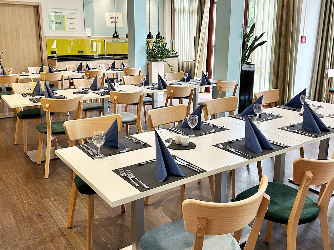 Hungry is not a good way to work - that's why we offer the right catering for your meetings, conferences and events on site. Whether it's a light lunch or a refreshing coffee break: we make sure that your guests are well catered for and can concentrate fully on your event.