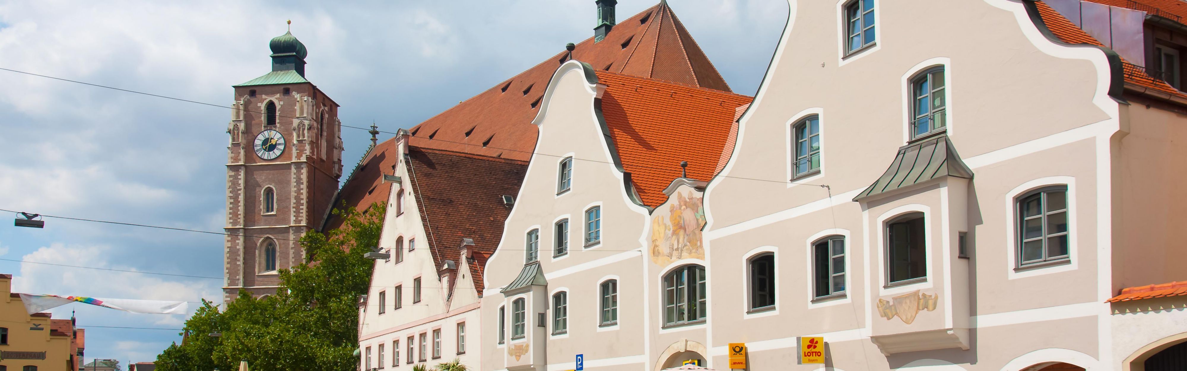 Rüsselsheim city center is just a few minutes walk