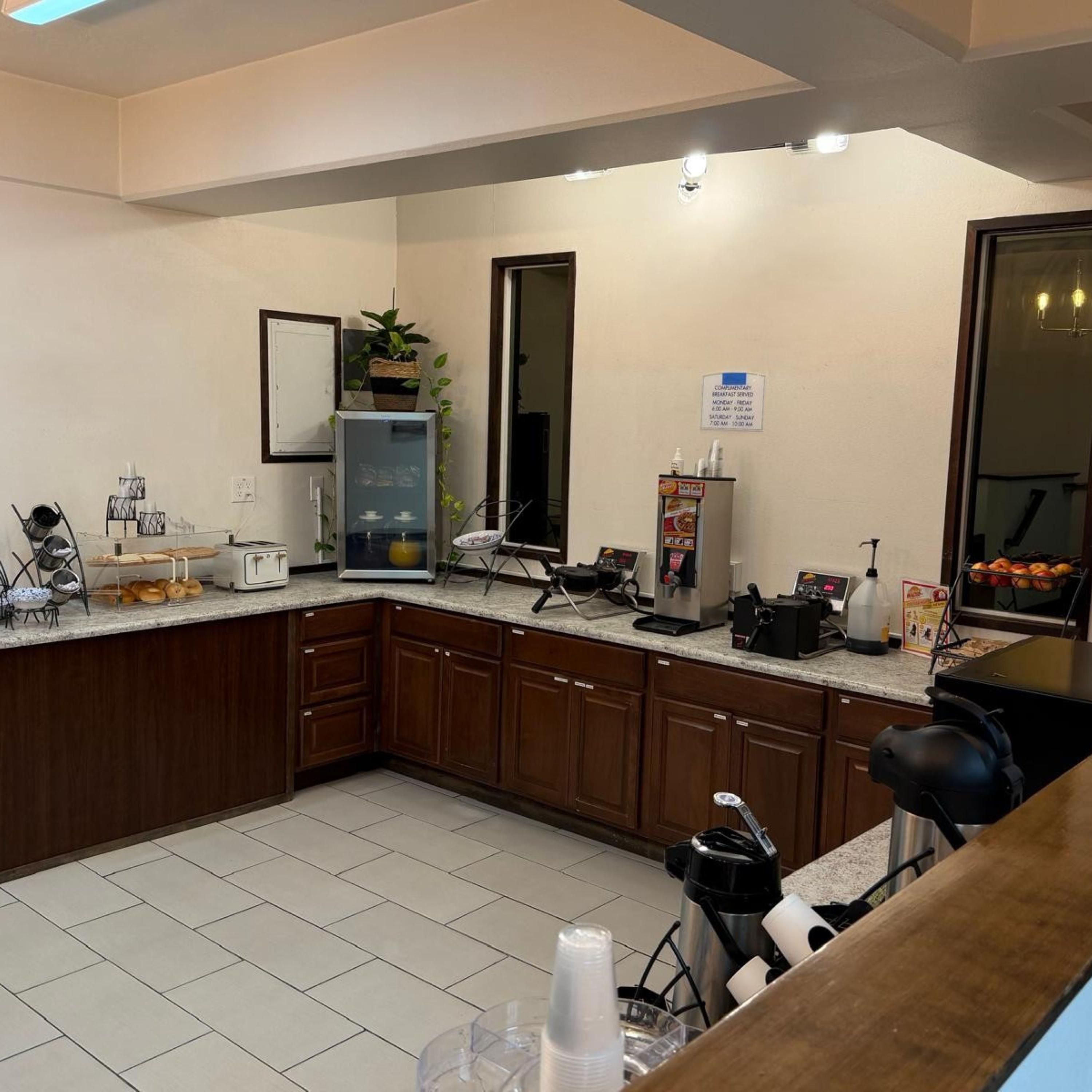 Start your day in Spokane at our breakfast bar. 