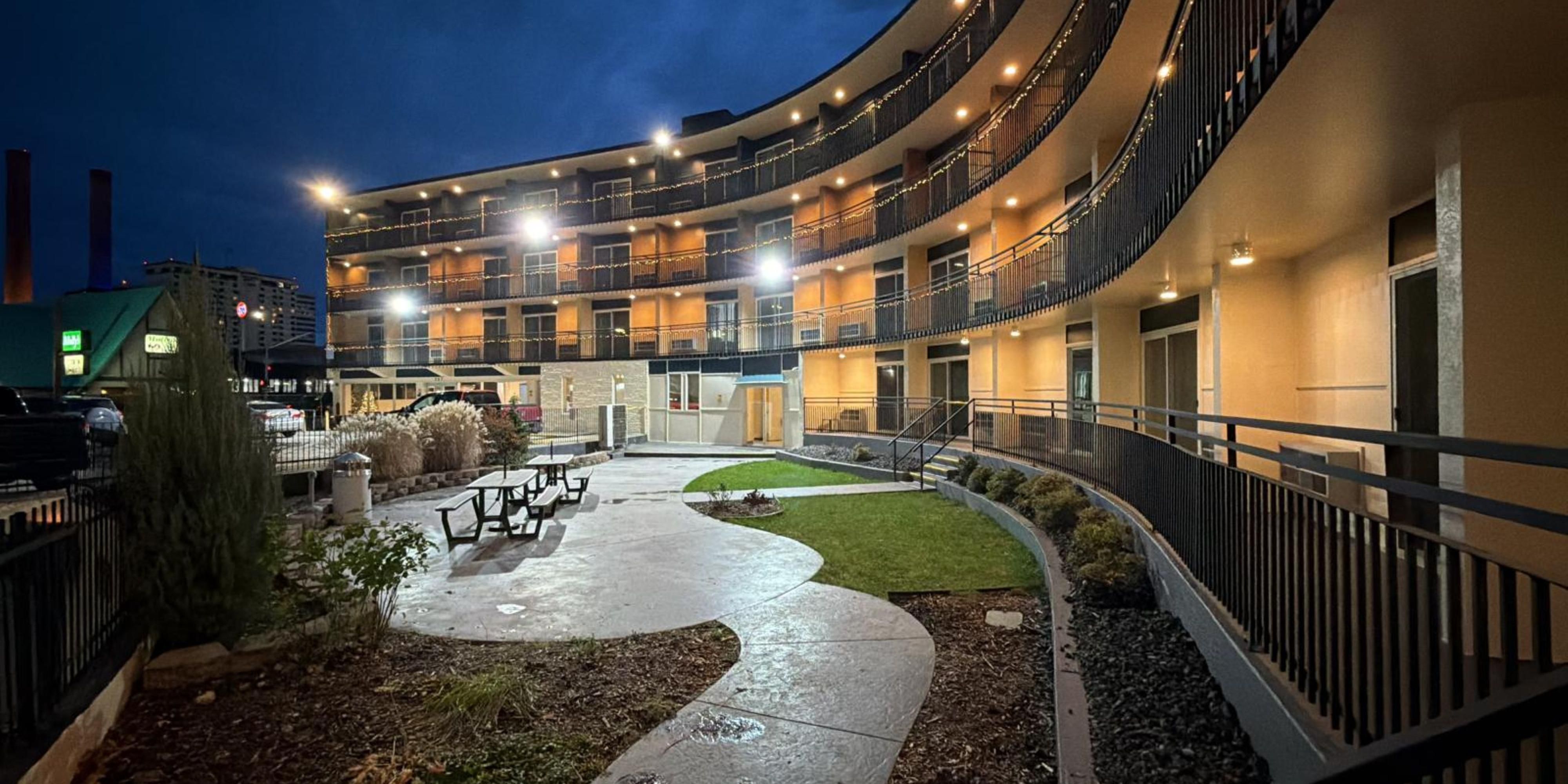 $hotelInfo.mediaDetails.welcomePhotos.primaryPhoto.caption}