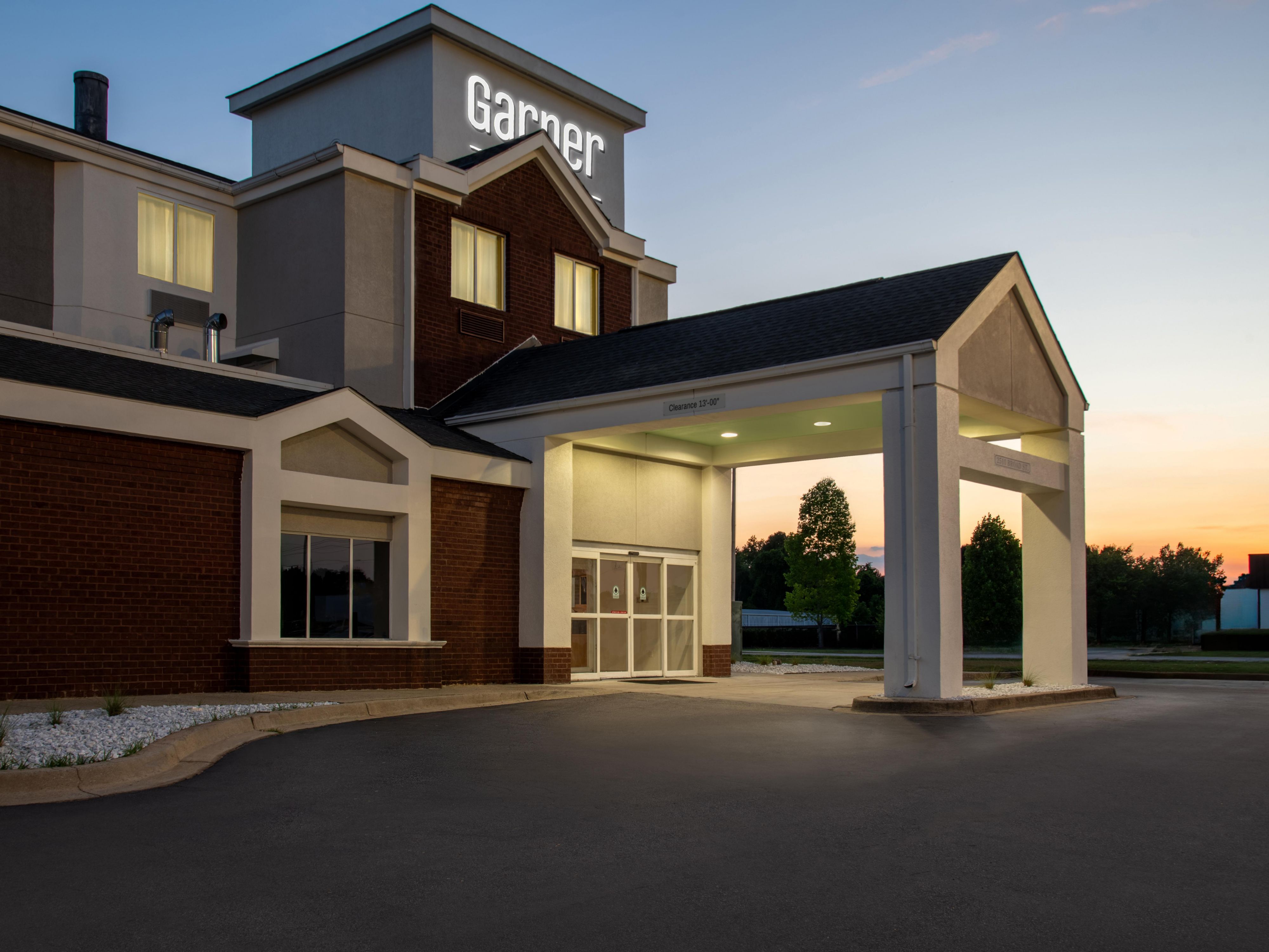 Garner by IHG Sumter hotel entrance at night