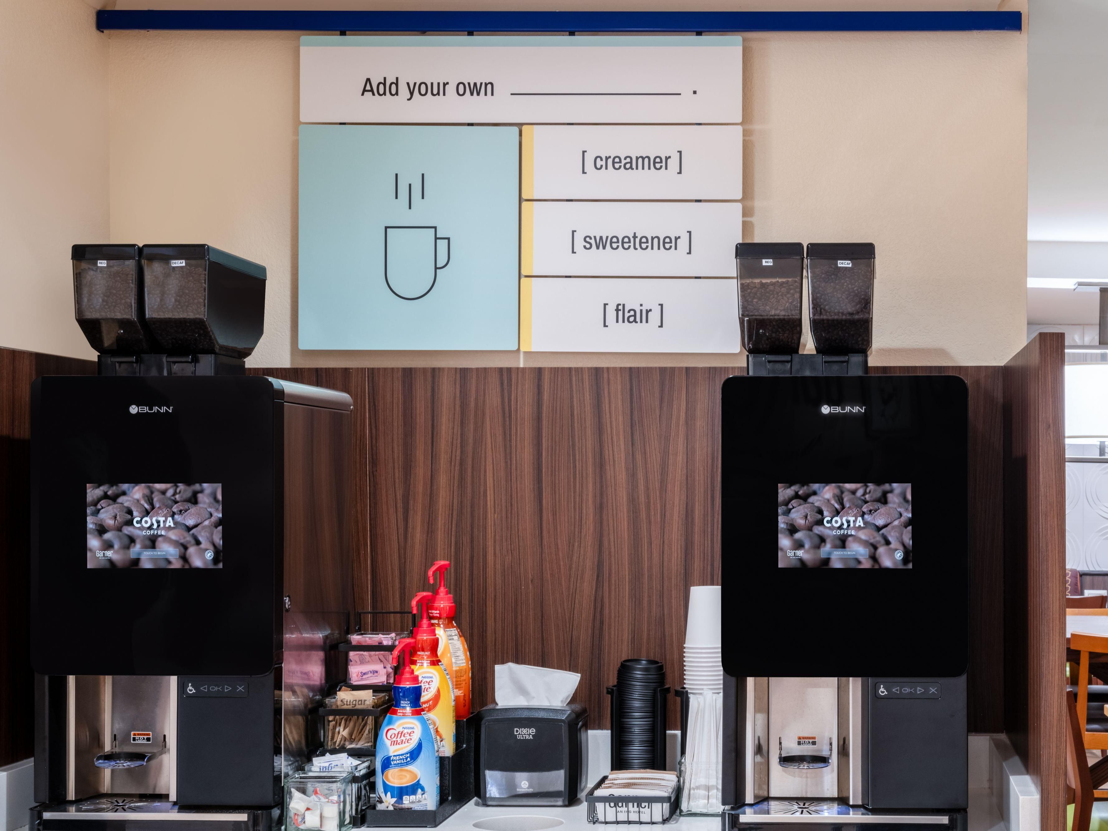 無料のホットブレックファストバーで1日を元気にサポート。カスタマイズ可能なエッグボウルやフレッシュフルーツなど、新鮮で満足感も充実のメニューが揃っています。プレミアムな挽きたてのコーヒー24/7や、24時間営業のマーケットからいつでもスナックやドリンクをお求めいただけます。おいしい選択肢と総合的な利便性が常に含まれています。