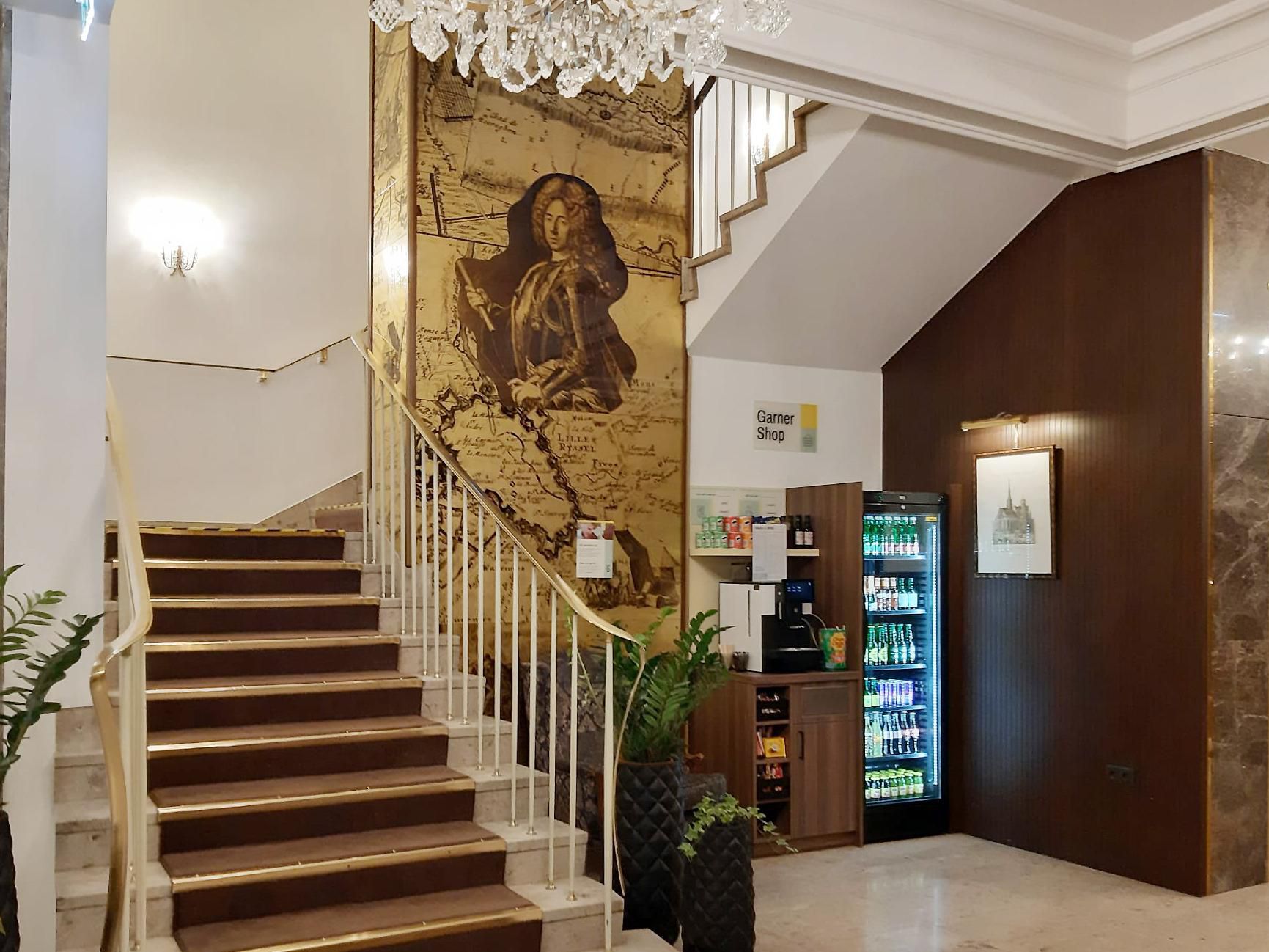 Visit our Garner Shop in the hotel lobby! Here you will find a selection of tasty snacks and refreshing drinks - perfect for a snack in between meals. Enjoy a quick break in a cosy atmosphere.