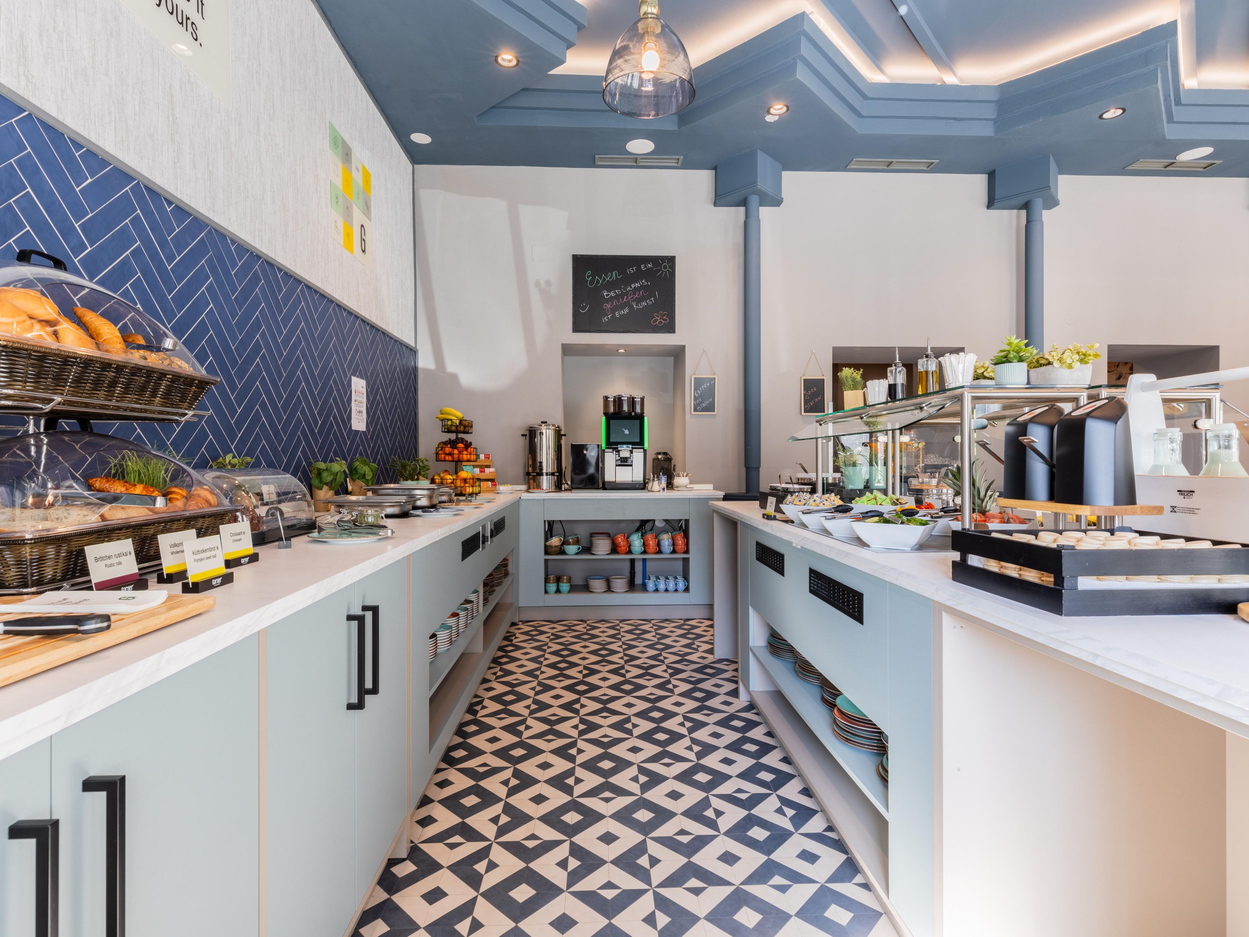 Start your day with our hot breakfast bar at Garner Hotel Vienna. Choose from cereals with a variety of toppings, yogurt, fresh fruits and vegetables, bean-to-cup coffee, and tea. Build your own breakfast sandwich with a selection of tasty toppings.