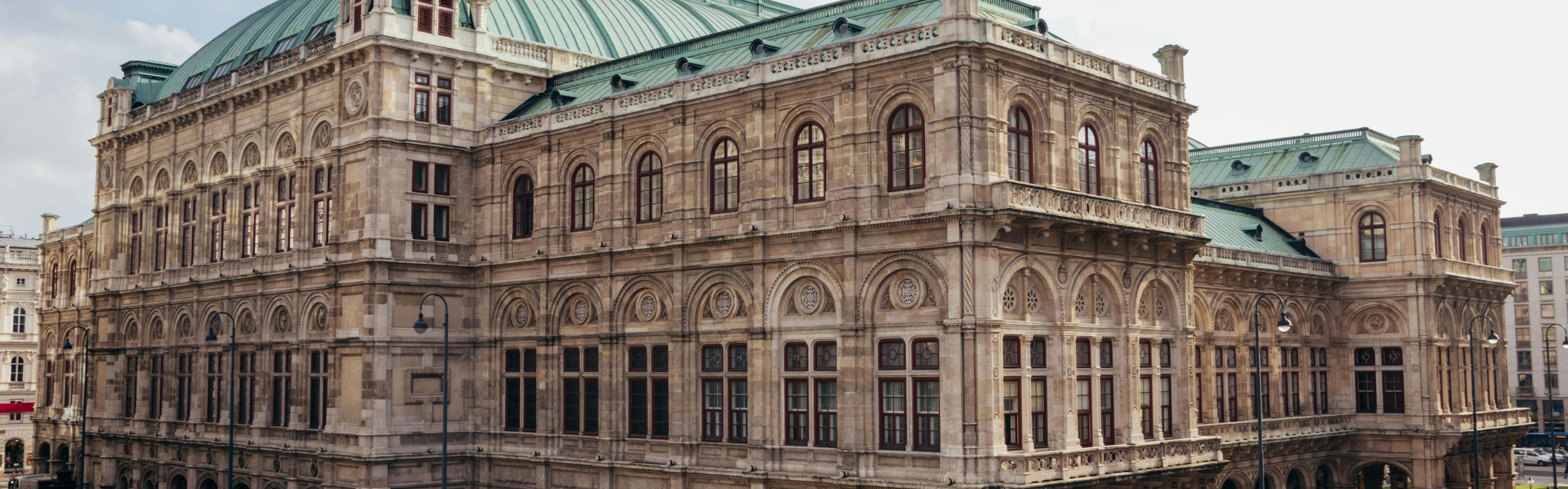 Stay at Garner Hotel Vienna and enjoy a show at the State Opera