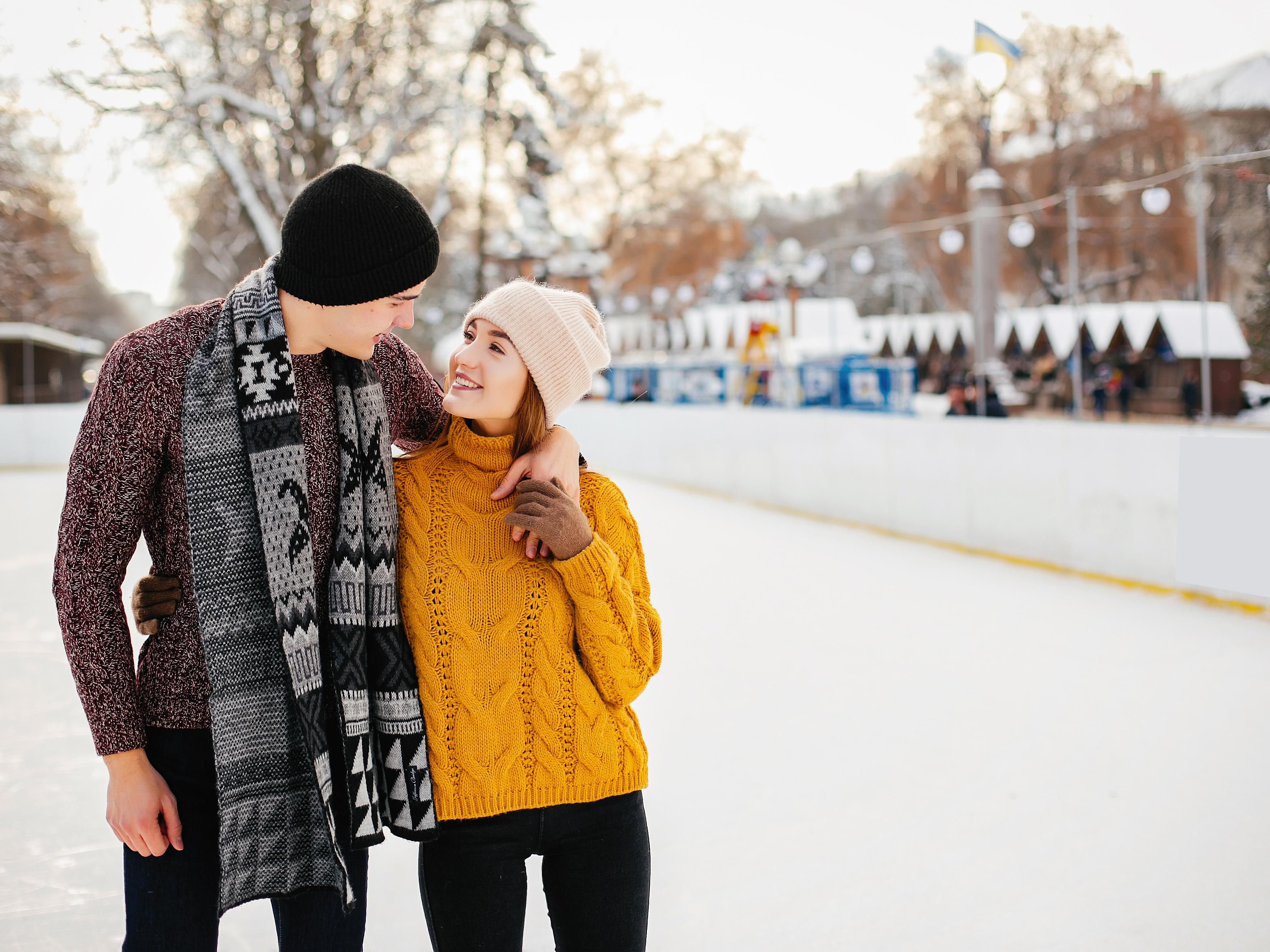 Erleben Sie Wiens Wintermagie beim Wiener Eistraum. Der Platz vor dem Rathaus wird zur funkelnden Eislandschaft mit kilometerlangen Schlittschuhwegen, festlicher Beleuchtung und kulinarischen Ständen. Perfekt für Winterspaß tagsüber und abends, nur wenige Minuten vom Garner Hotel Vienna.