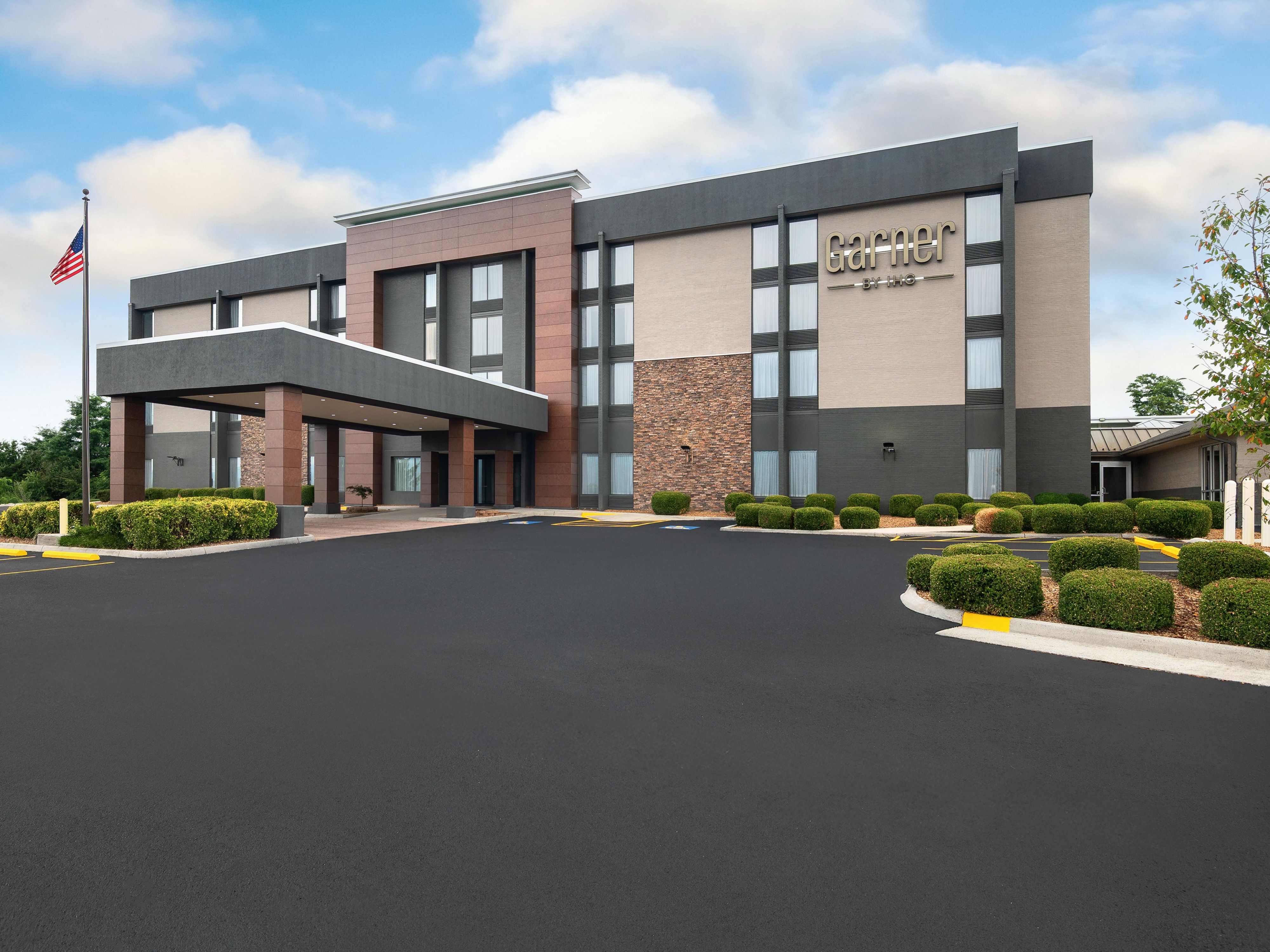 Our hotel is conveniently located near some of southwestern Virginia’s top attractions. Enjoy dinner and a show at Wohlfahrt Haus Dinner Theatre or take in the outdoors at Claytor Lake State Park and High Rocks Trail. Golfers can hit the fairways at Draper Valley Golf Club, and families will love the animal encounters at Fort Chiswell Animal Park.	