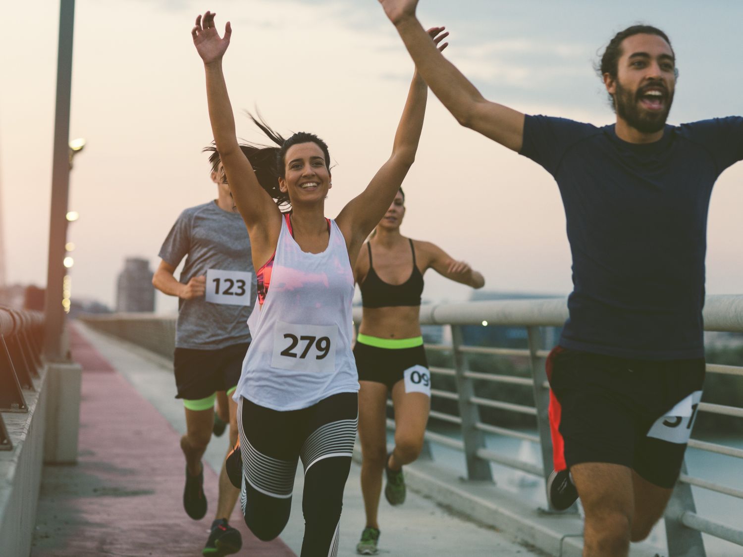 crowd of people running a marathon