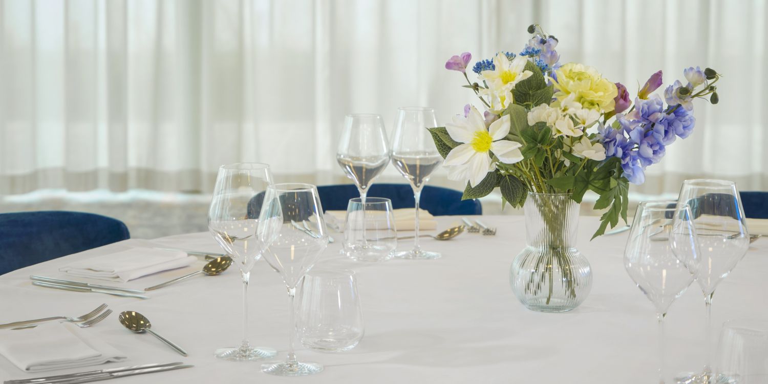 wedding table decor with flowers