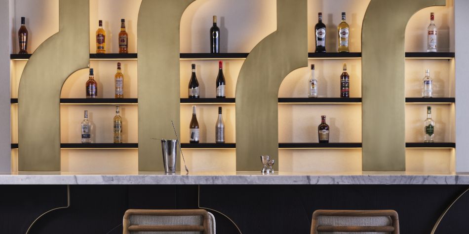 Knossos bar with bar stools and luxury design