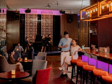  Hari's Bar Holiday Inn Bangkok Silom