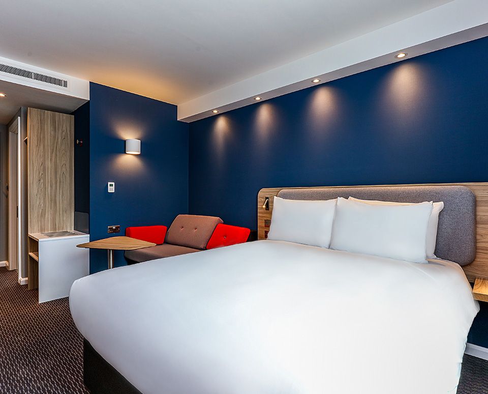 Find & Book Holiday Inn Express® Hotels Worldwide (Alternate Image)