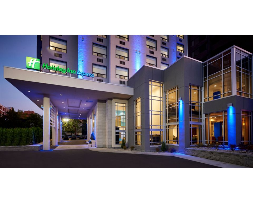 Does Holiday Inn Express Allow Dogs