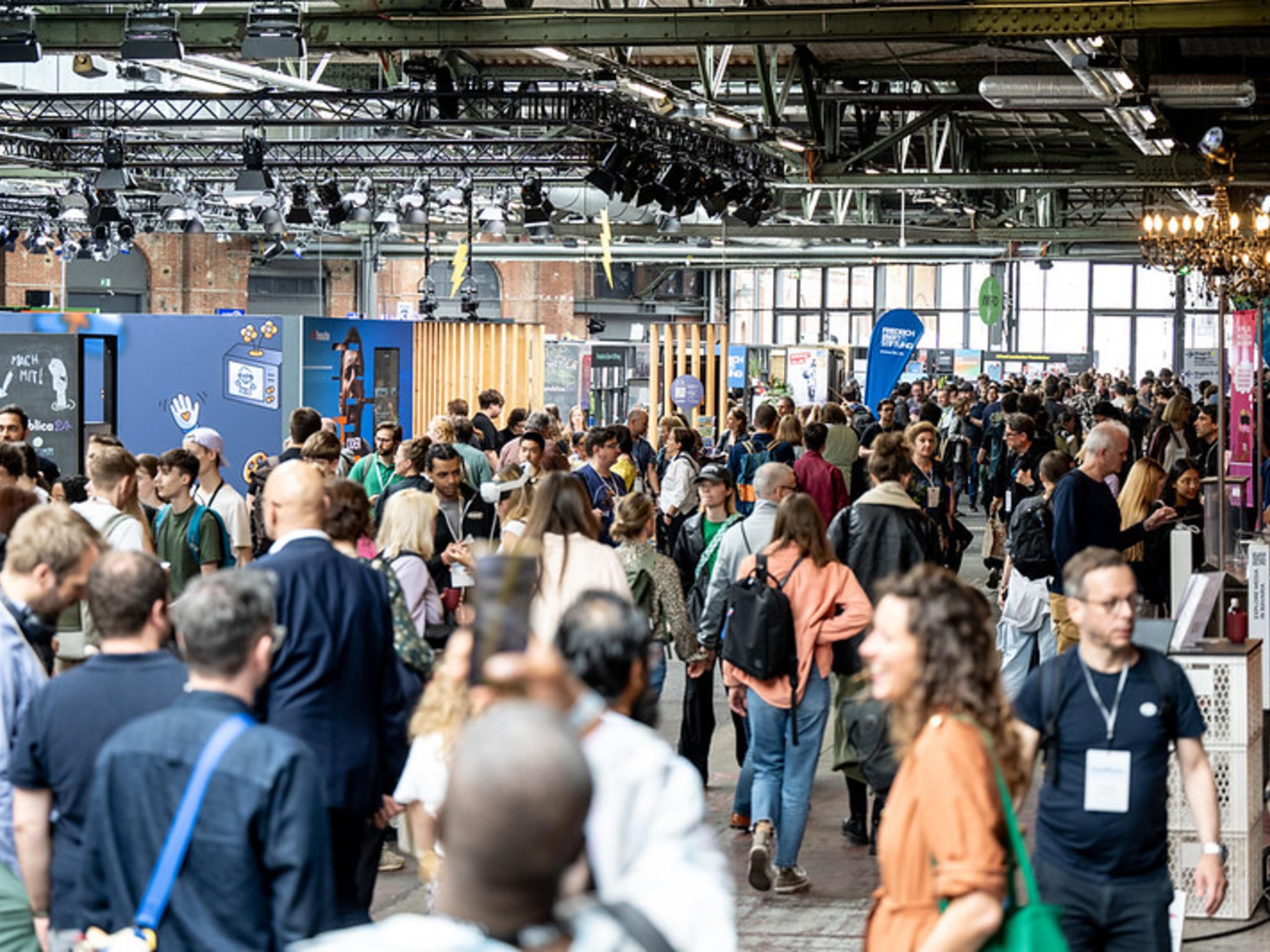From May 26–28, Re:publica brings together voices from tech, politics, science, and culture to explore the future of our digital society. Expect engaging talks, bold debates, and fresh ideas on everything from AI to climate change and social media. Book your stay with us and be part of the conversation in Berlin.