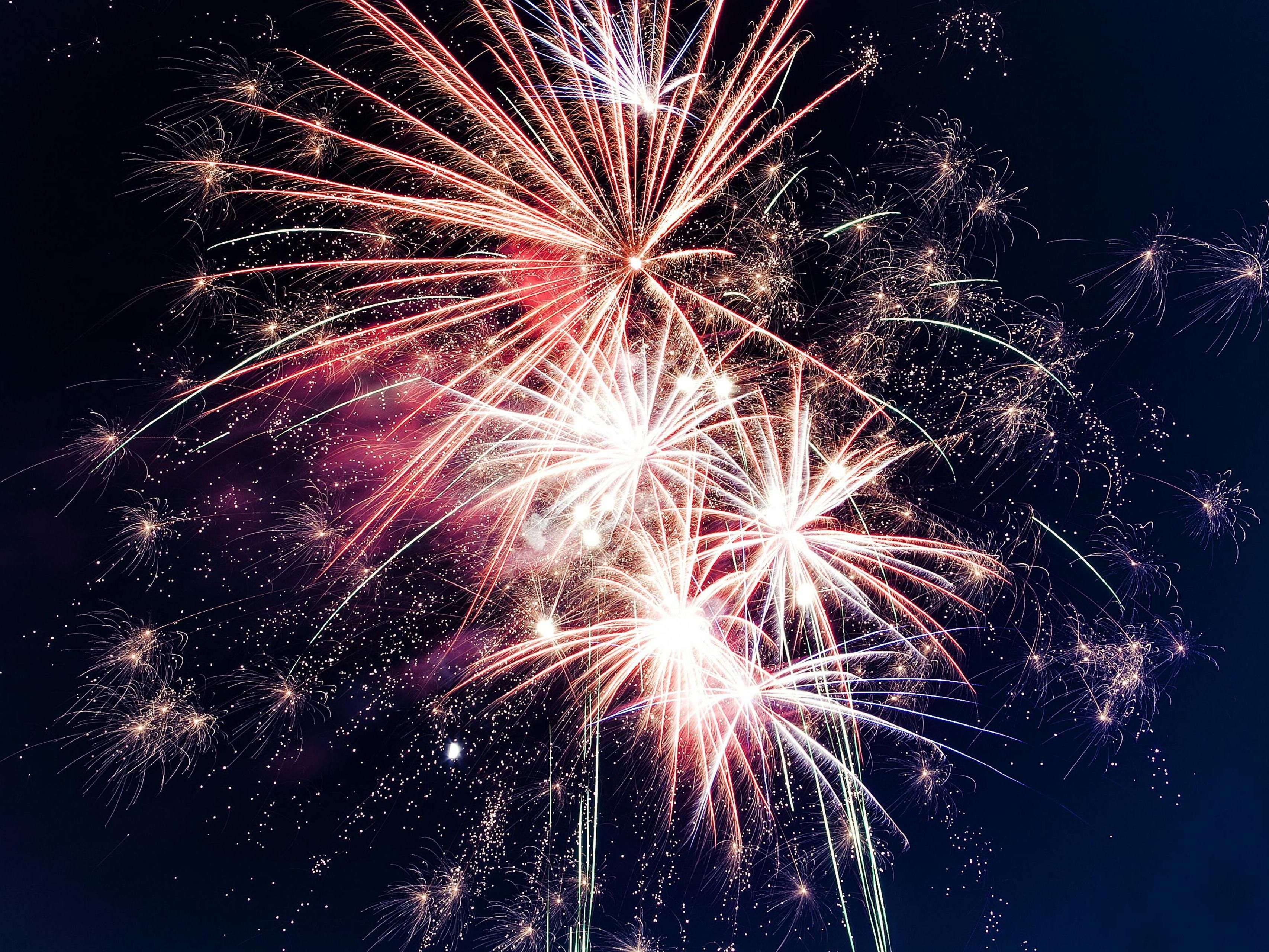 Ring in the New Year in front of the iconic Brandenburg Gate – one of the world’s biggest celebrations. Think dazzling fireworks, a buzzing, multicultural crowd and that unbeatable Berlin energy. It’s loud, lively and legendary. A night you won’t forget, right in the heart of the city.