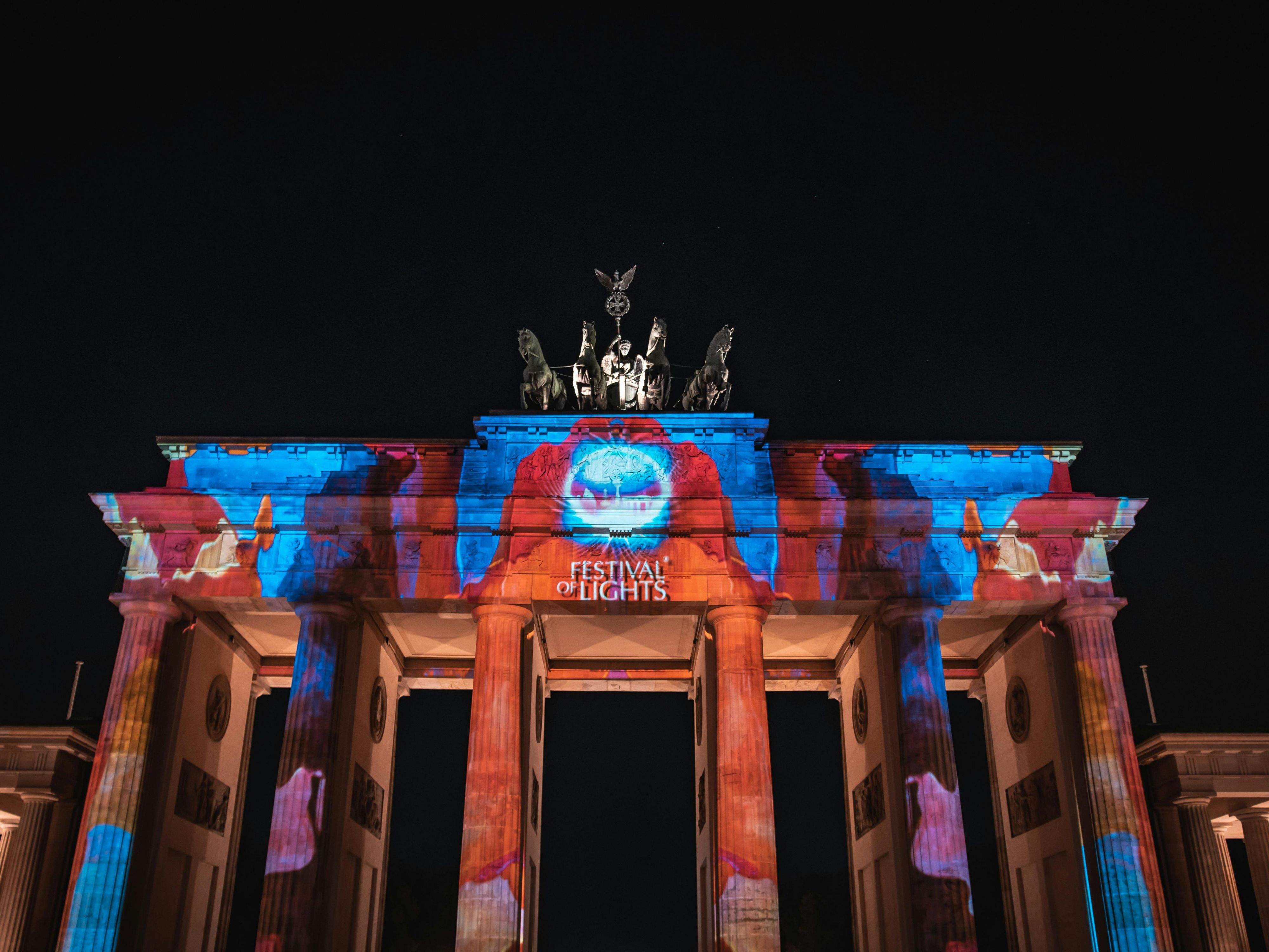 From 8–15 October, Berlin’s landmarks glow in dazzling colours from 7–11 p.m. under this year’s motto “Let’s shine together.” Experience iconic sites like Brandenburg Gate, Berlin Cathedral, and Potsdamer Platz illuminated by artists—or join a guided light tour or concert at the cathedral for even more magic.