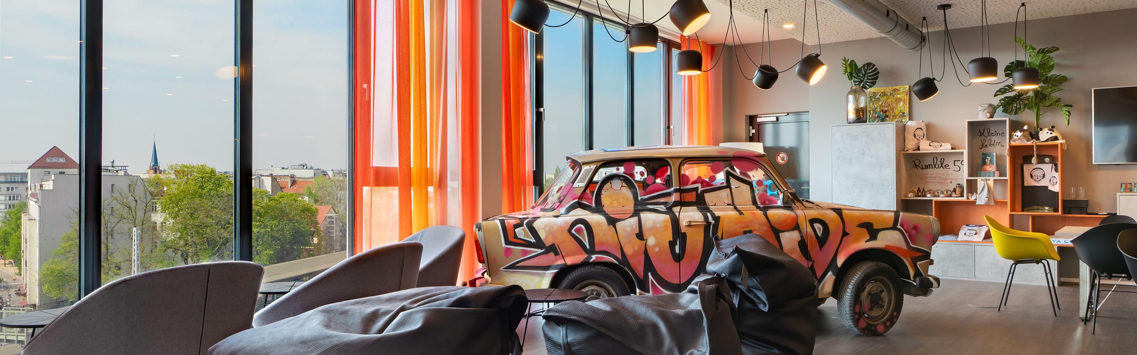 Holiday Inn – the niu, Hide Berlin Hotel Lobby
