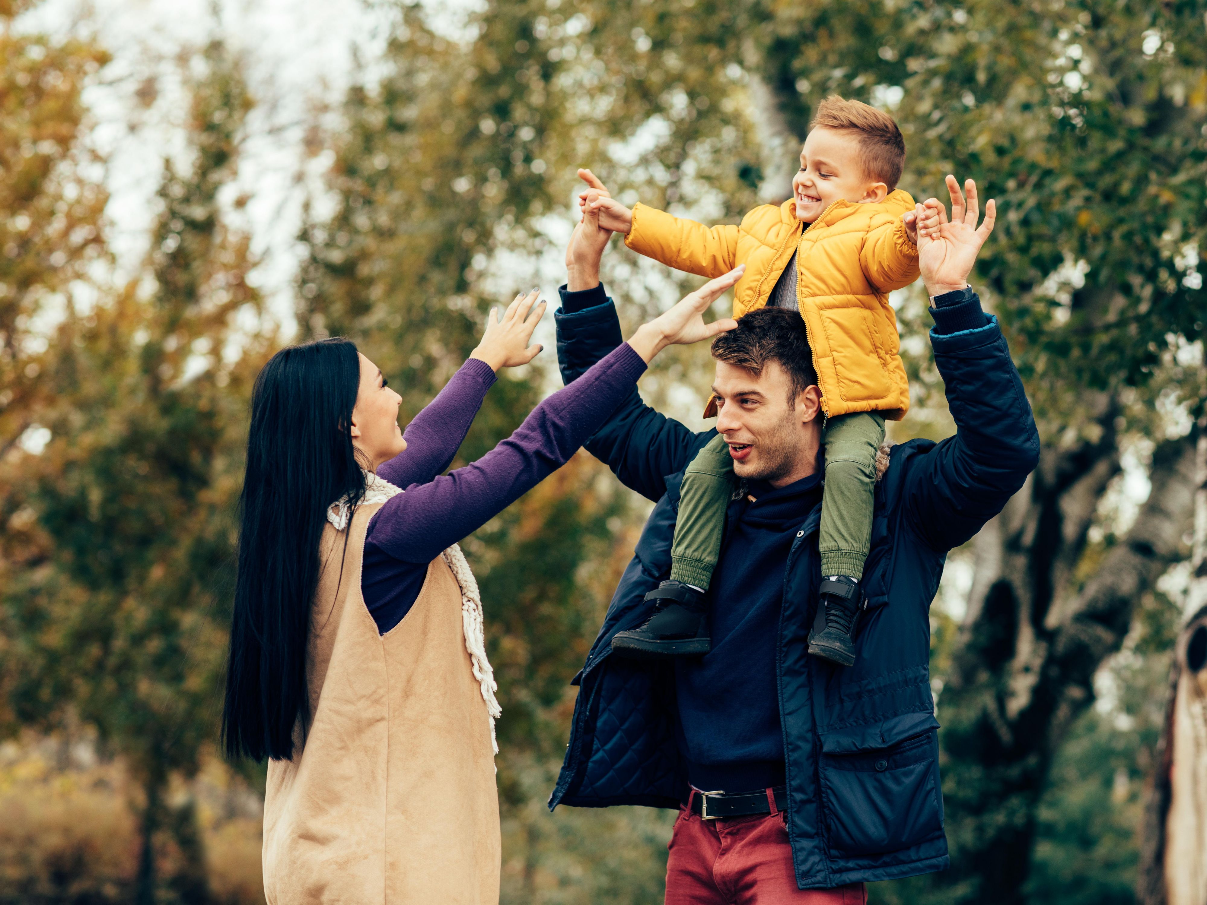 Take a break from the city rush and enjoy Cologne’s quieter side. Just a 6-minute stroll from the hotel, the peaceful Mülheimer Stadtgarten invites you to unwind by the pond or go for a refreshing jog in the crisp air. Prefer the water? A short 10-minute walk brings you to the serene Rhine riverside for a relaxing winter stroll.