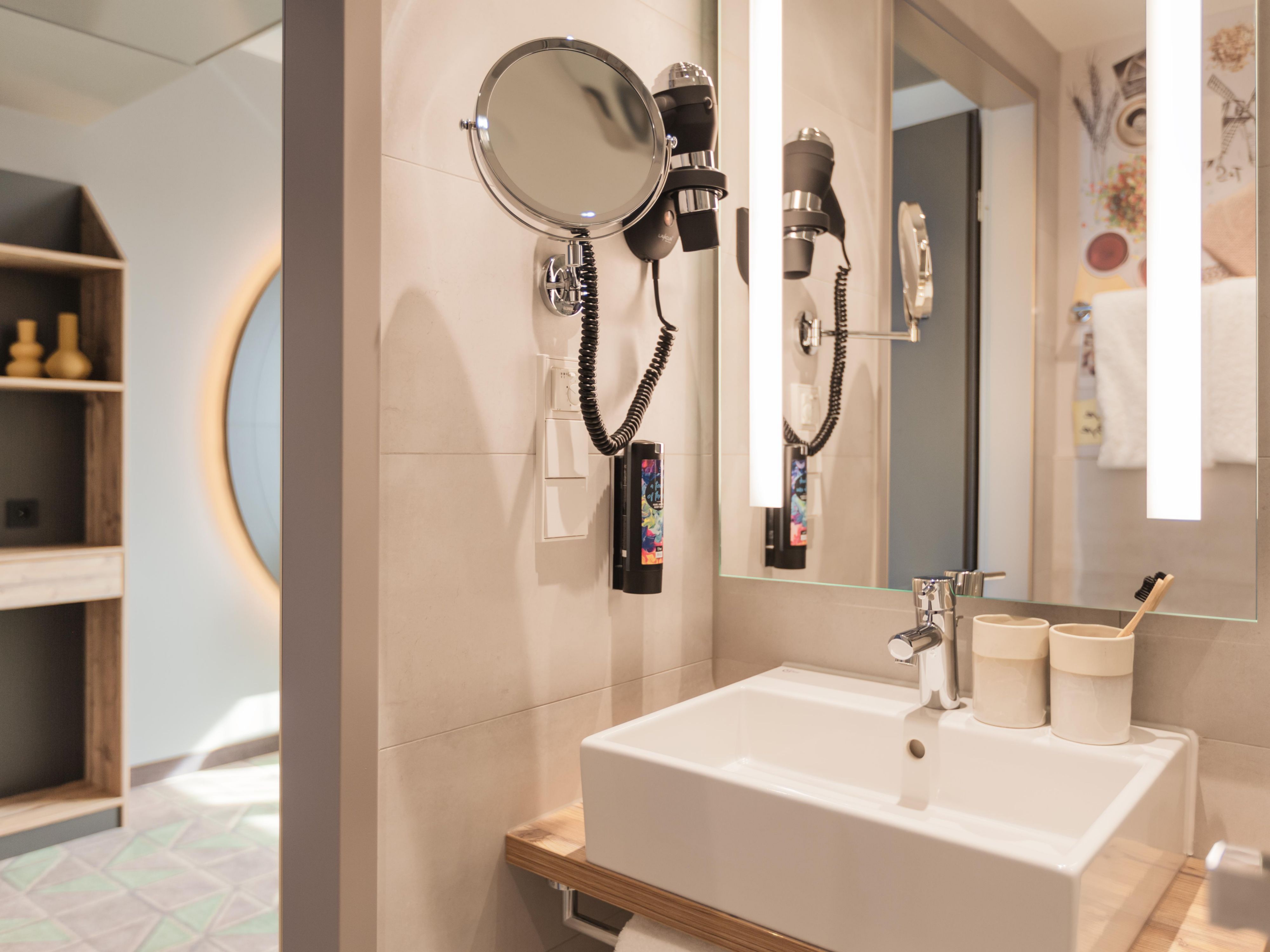 Travelling light or forgot an essential? No worries – our friendly reception team has you covered. From ironing sets to extra toiletries, we’ll make sure you have everything you need for a comfortable stay. Just ask, and we’ll happily help you out.