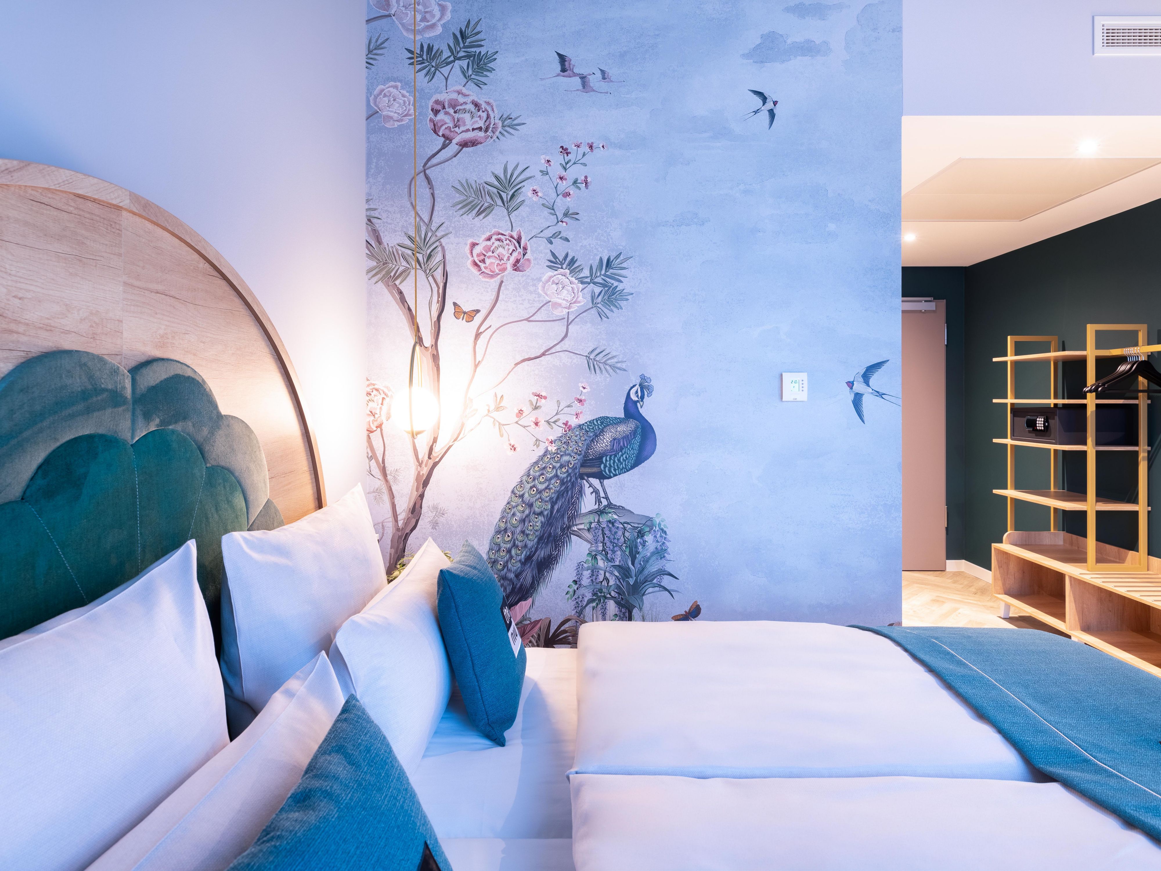 Jens Richter transforms our hotel in Constance with his signature blend of drawing, painting, and spray art. From bold murals to subtle details, his floral-inspired street art brings then Holiday Inn - the niu, Flower to life. A master of scale and impact, Richter leaves traces of creativity throughout, turning every corner into a work of art.