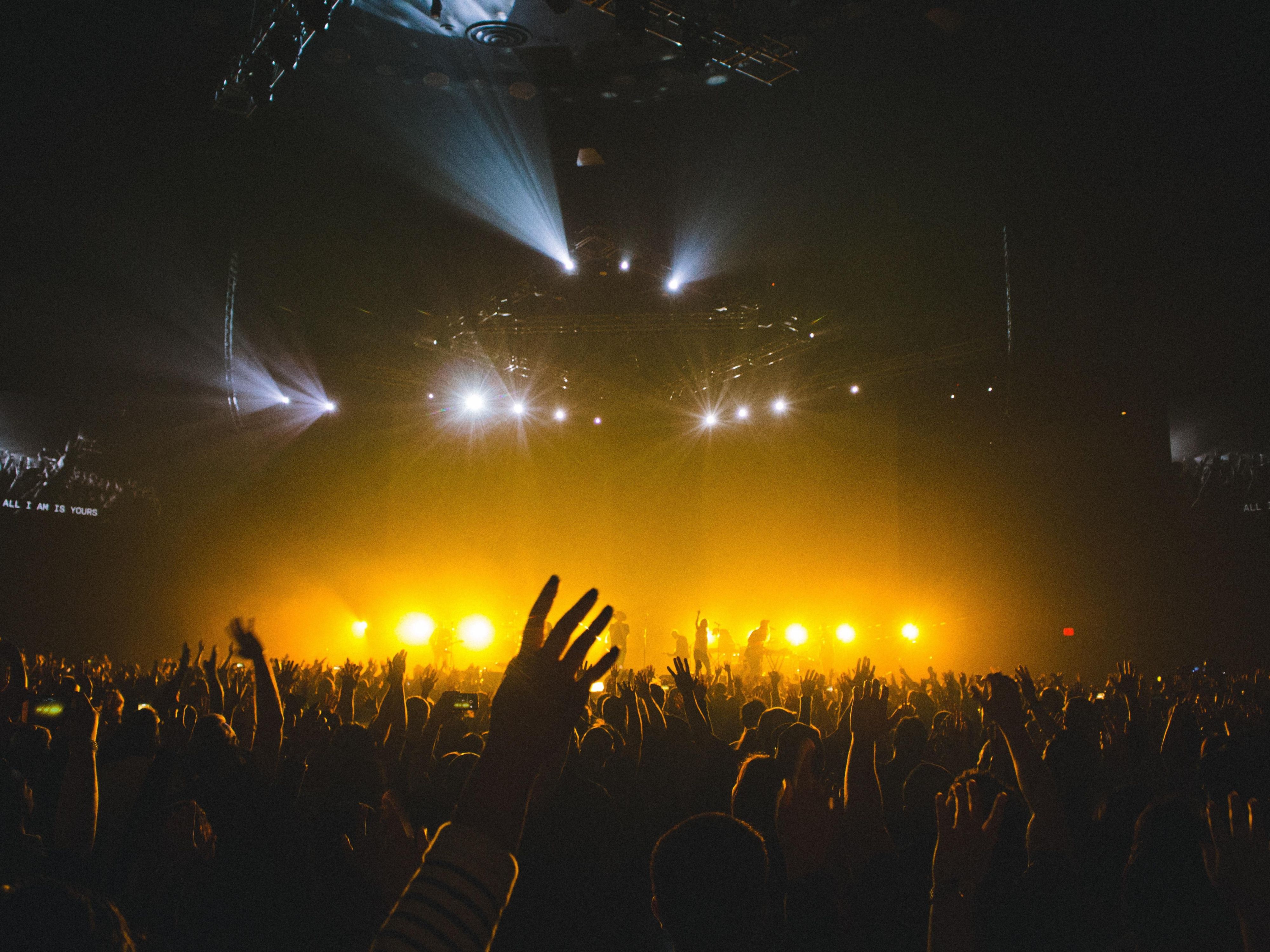 Heading to Guns N' Roses, Duran Duran, Kylie Minogue, David Guetta or Ed Sheeran? Düsseldorf's live music scene is on fire from June to September 2025. Book your stay now for easy access to concert venues, quiet nights, and great value. Ideal accommodation for your concert weekend in Düsseldorf.