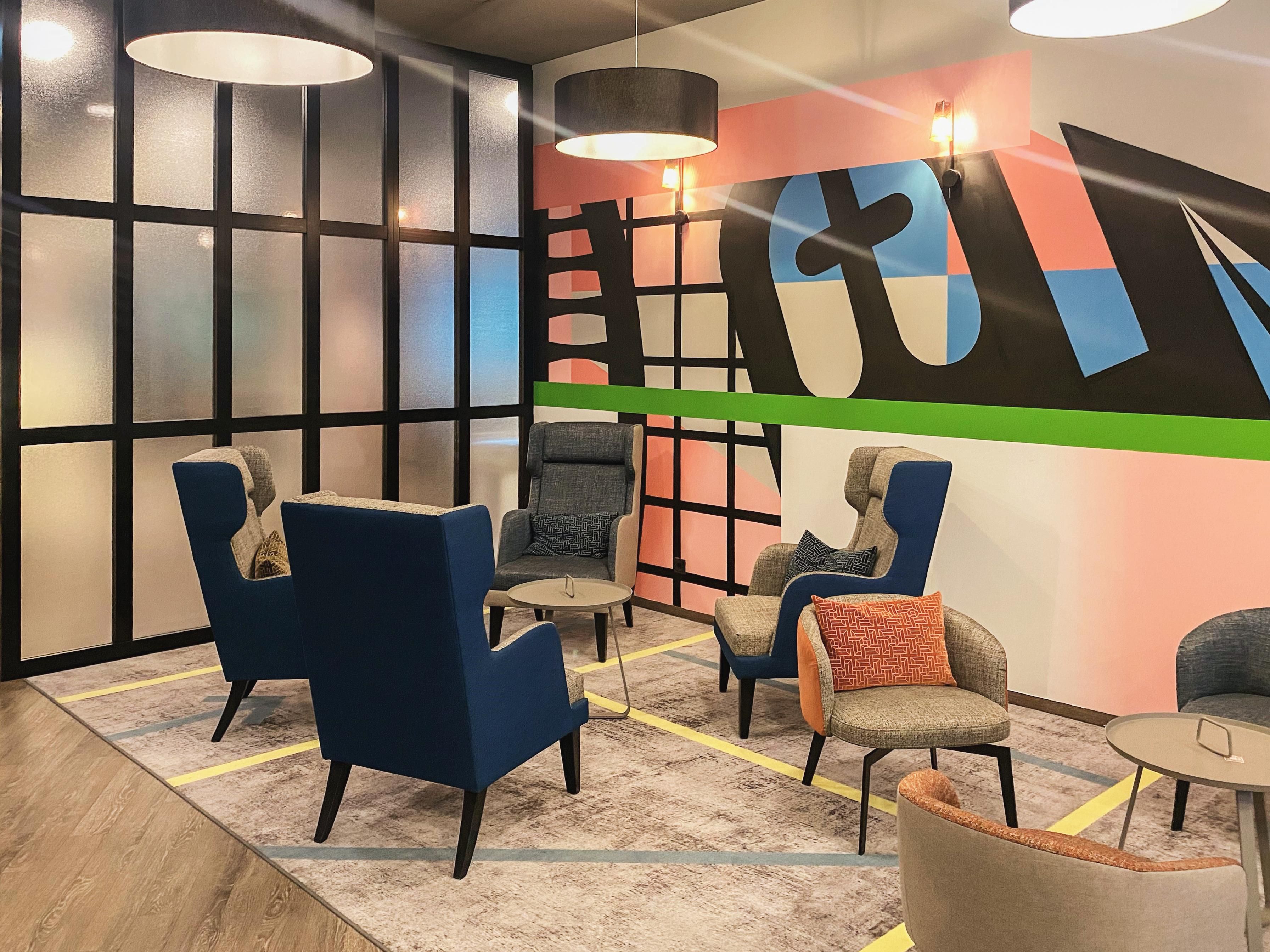 Isakov's art at the Holiday Inn - the niu, Tab