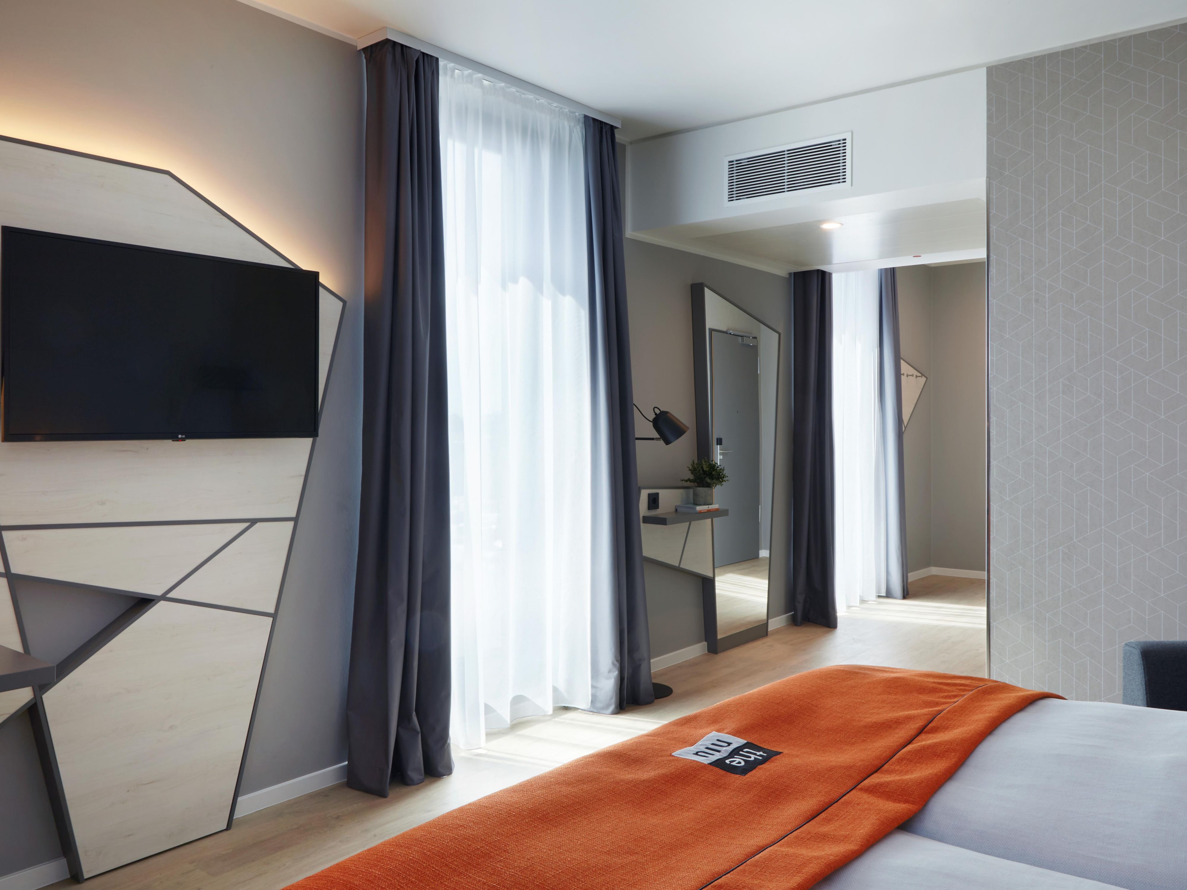 "Do you like listening to your favourite radio station, your own playlist or the latest news in the morning? Then simply connect your smartphone to the sound system in your room. After all, your own wake-up routine is still the best."