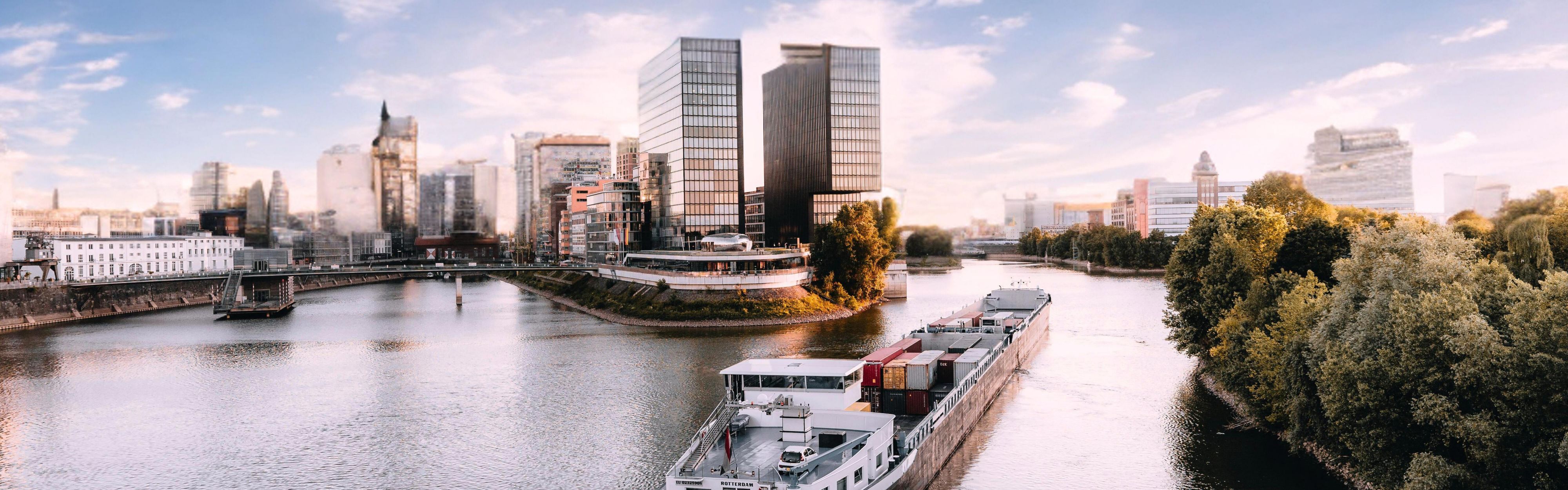 A picturesque view of Düsseldorf from the water.