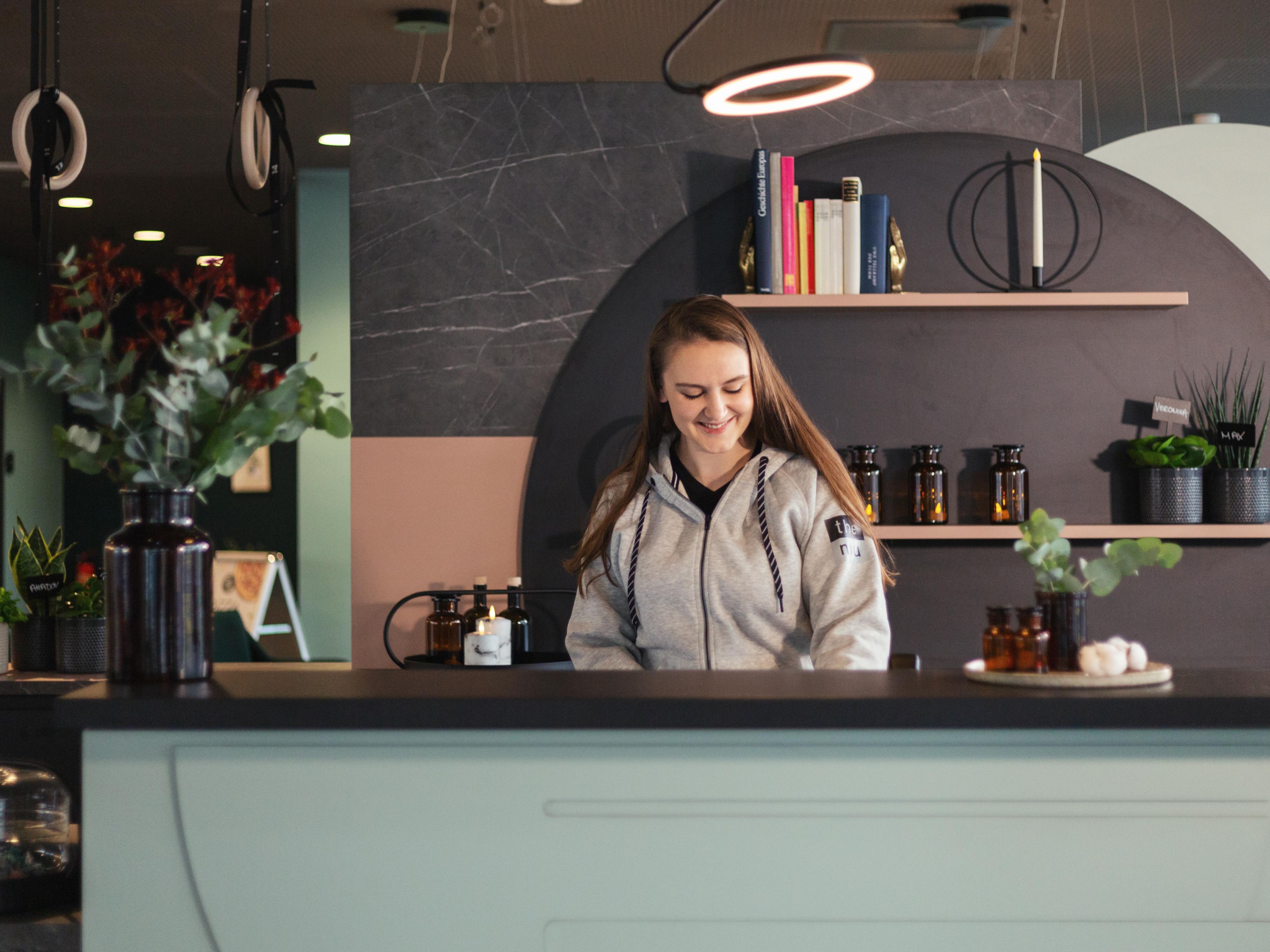 Our lobby offers relaxation and entertainment: At the bar, you’ll find Jenga, foosball, classic board games, and books for kids and adults alike. Perfect for unwinding, laughing, and enjoying time together – there’s something for everyone!