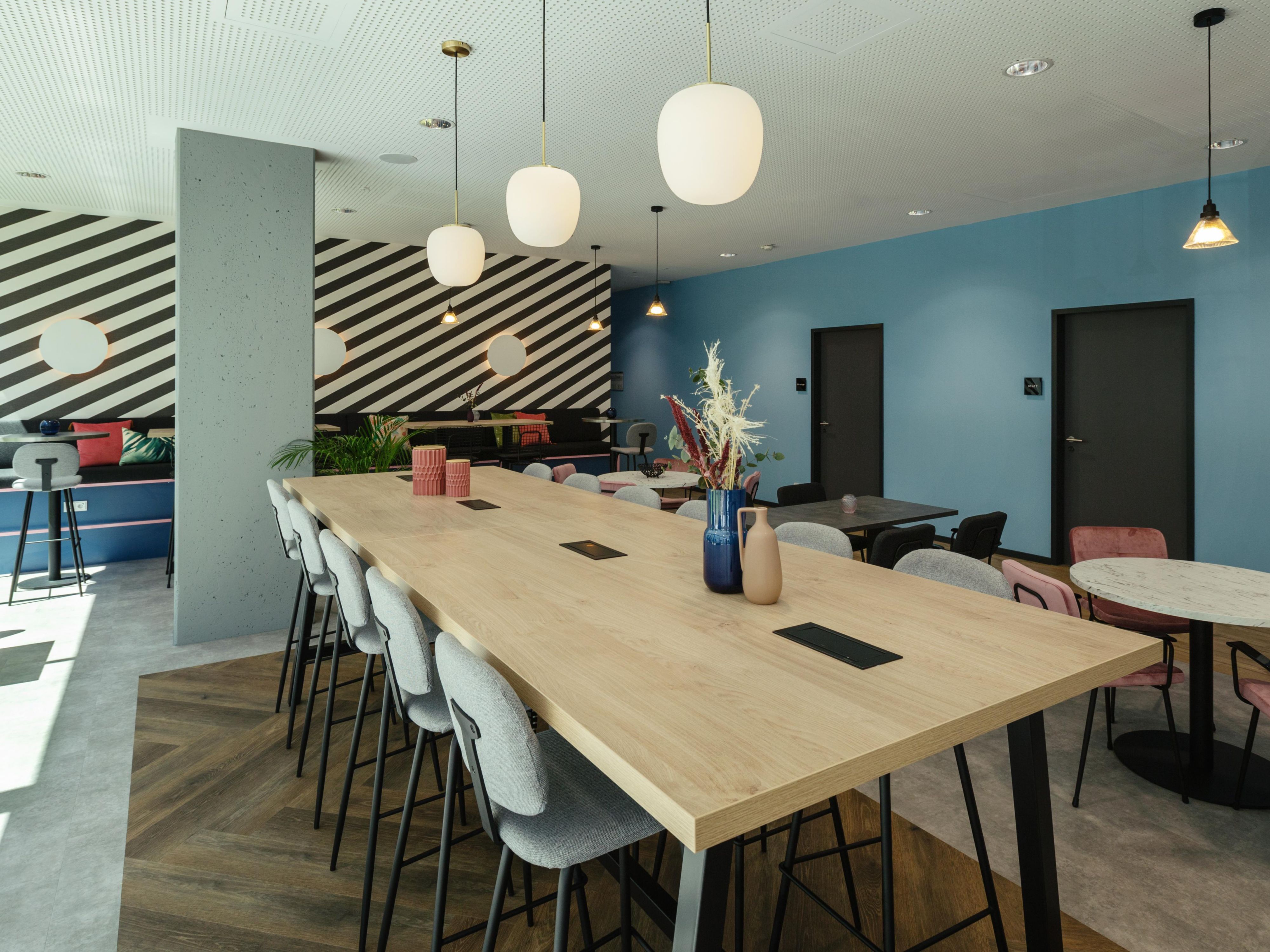 The Living Lobby is cosy, bright and super inviting - perfect for unwinding or using as a co-working and productive space. There are plenty of power points and USB ports and, of course, free WiFi. Whether you just want to get away from it all, have a relaxed get-together or want to connect with others.