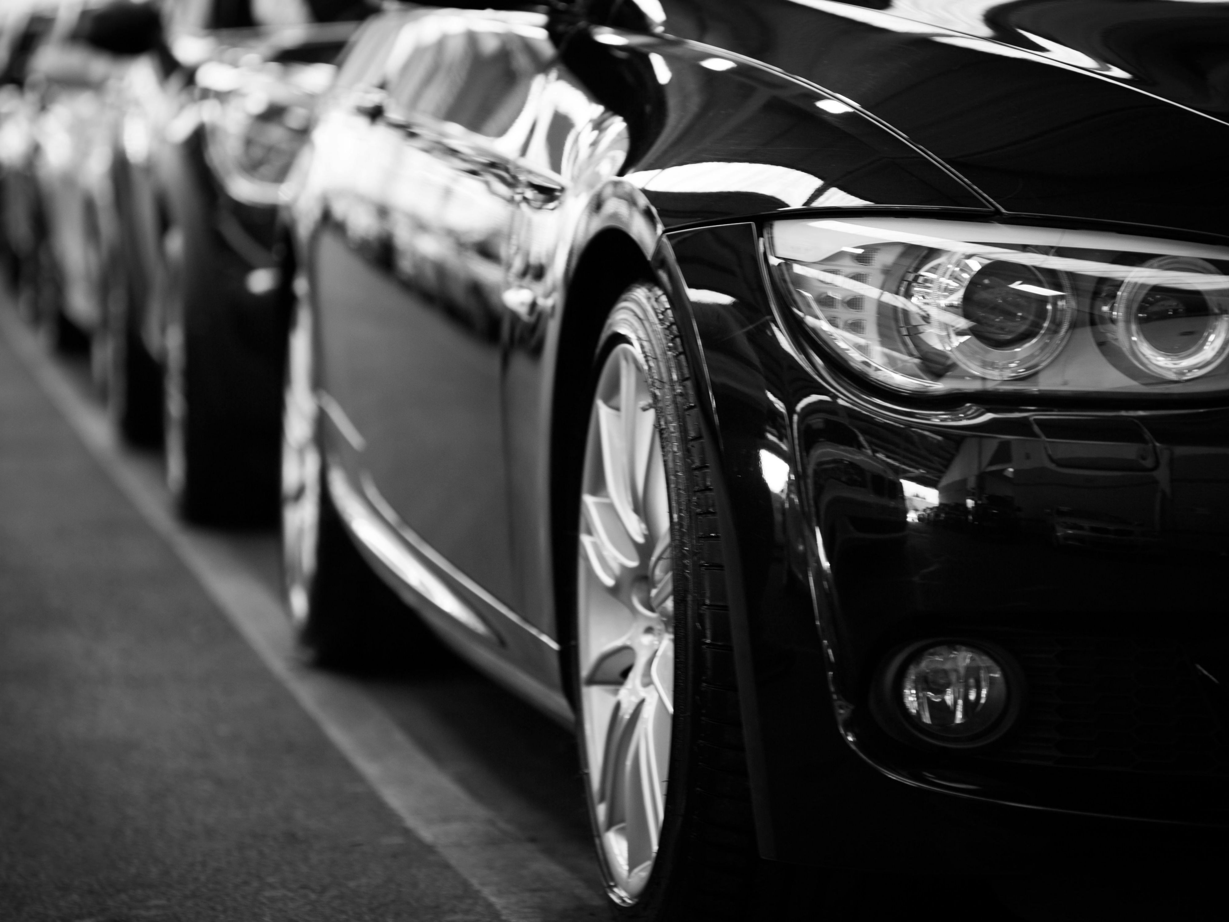 Drive and dream: Our Easy Driver Package includes convenient parking in our underground garage, a welcome drink, a minimum of 2 overnight stays in our stylish hotel rooms and a delicious breakfast with a spectacular view over the rooftops of Frankfurt, plus a coffee to go to kick off your day right. We look forward to welcoming you in Frankfurt.