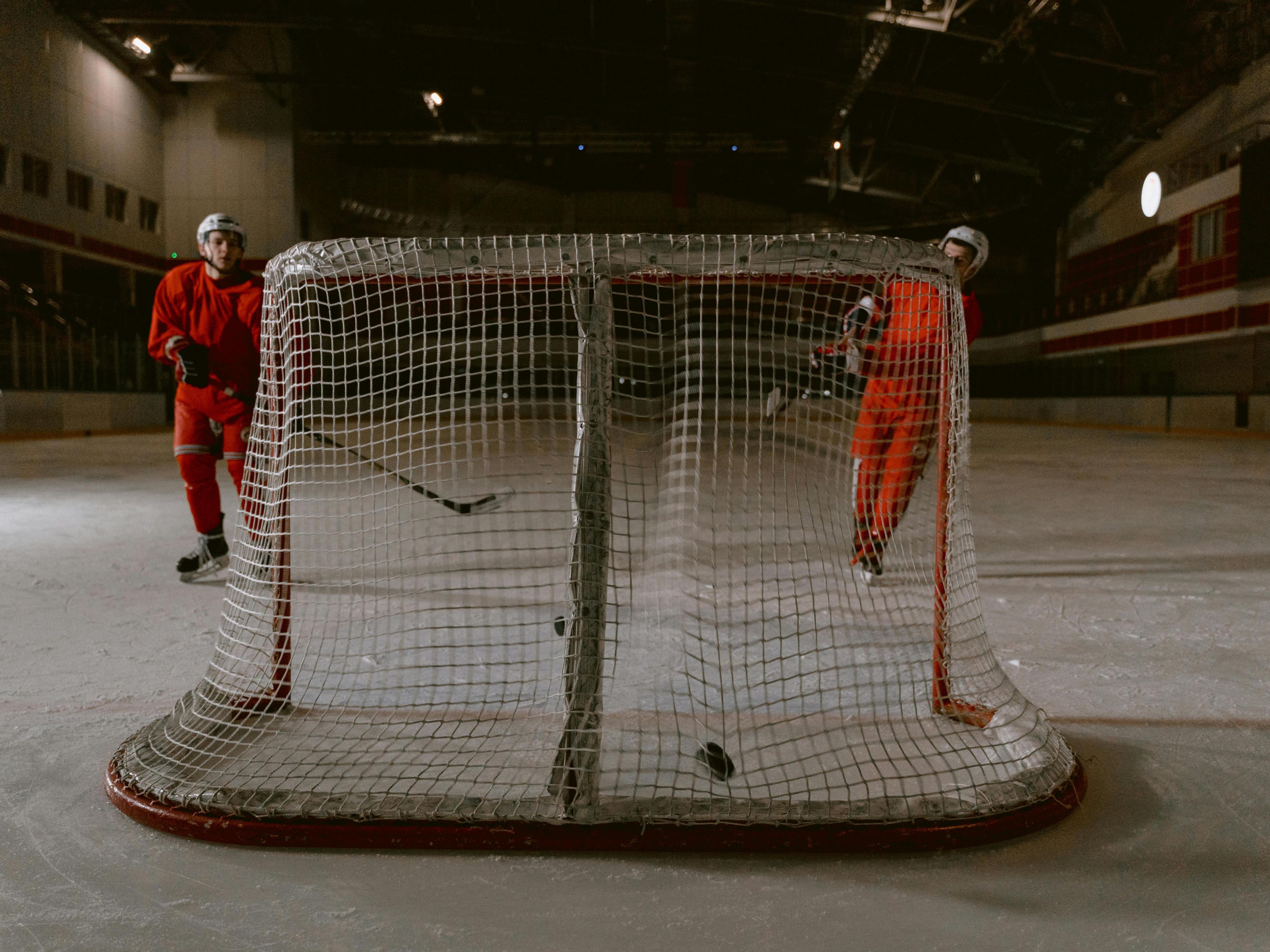 Experience live ice hockey in Frankfurt from September 2025 to March 2026! Enjoy exciting games at the Frankfurt Ice Arena and stay at the modern Holiday Inn the niu, Coin Frankfurt Eastend. With excellent public transport connections, both the city center and the arena are easily accessible.