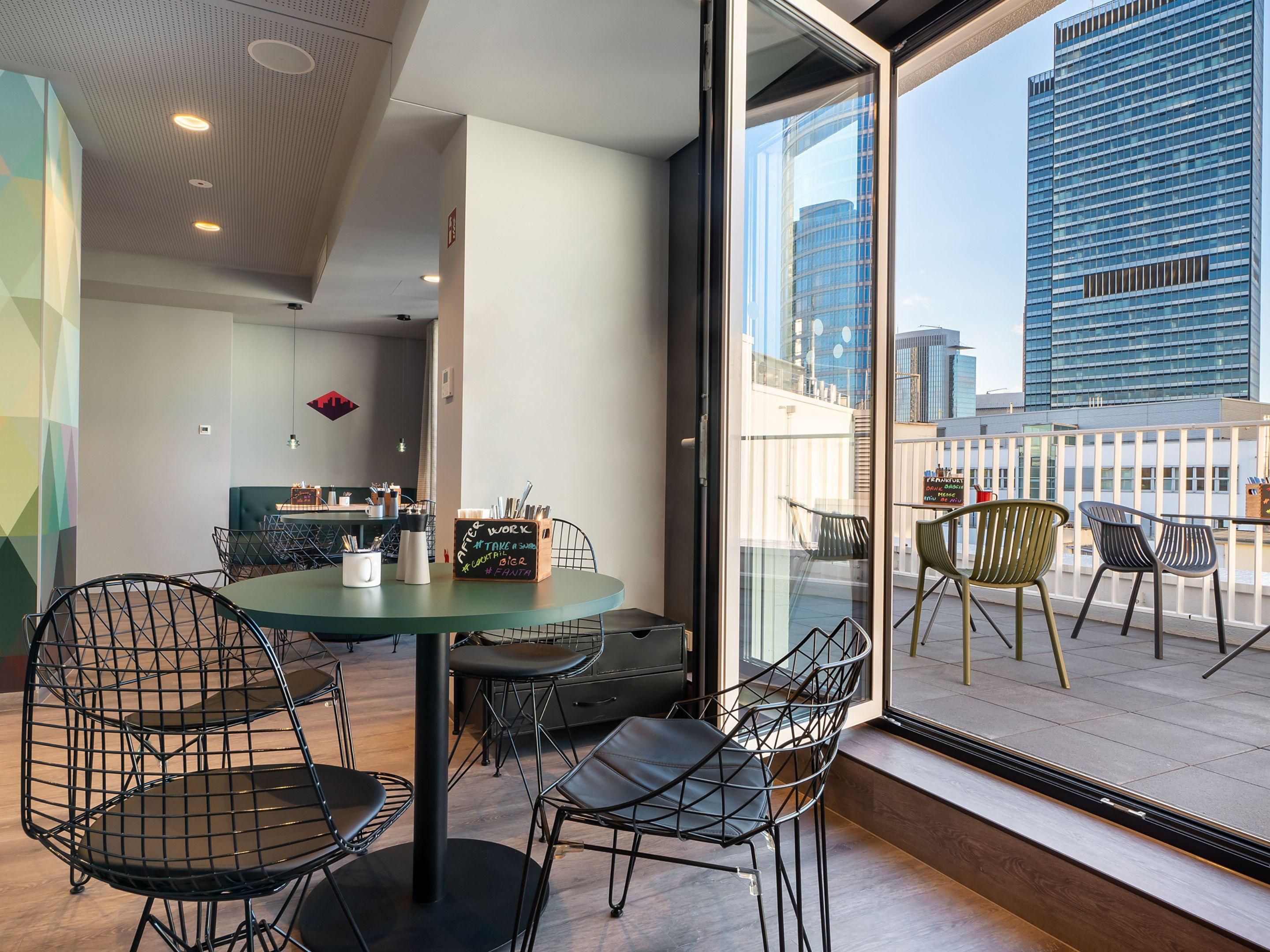 Enjoy special moments on our roof terrace on the 7th floor. Start the day with breakfast high above the rooftops of Frankfurt. A perfect place to enjoy the morning.