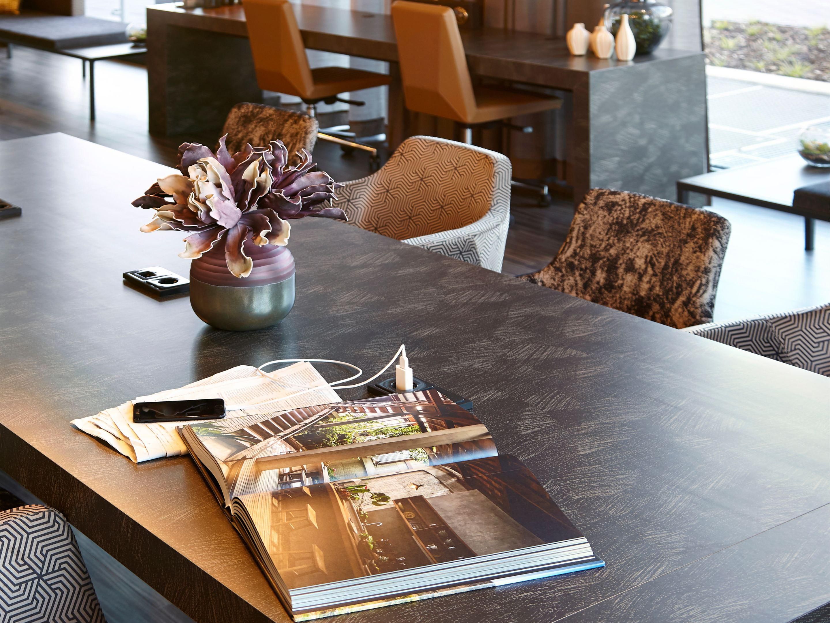 The Living Lobby is cosy, bright and super inviting - perfect for simply switching off or using it as a co-working space and productive work. There are plenty of power sockets and USB ports and, of course, free WiFi. No matter whether you simply want to retreat, have a relaxed get-together with others or do some networking.