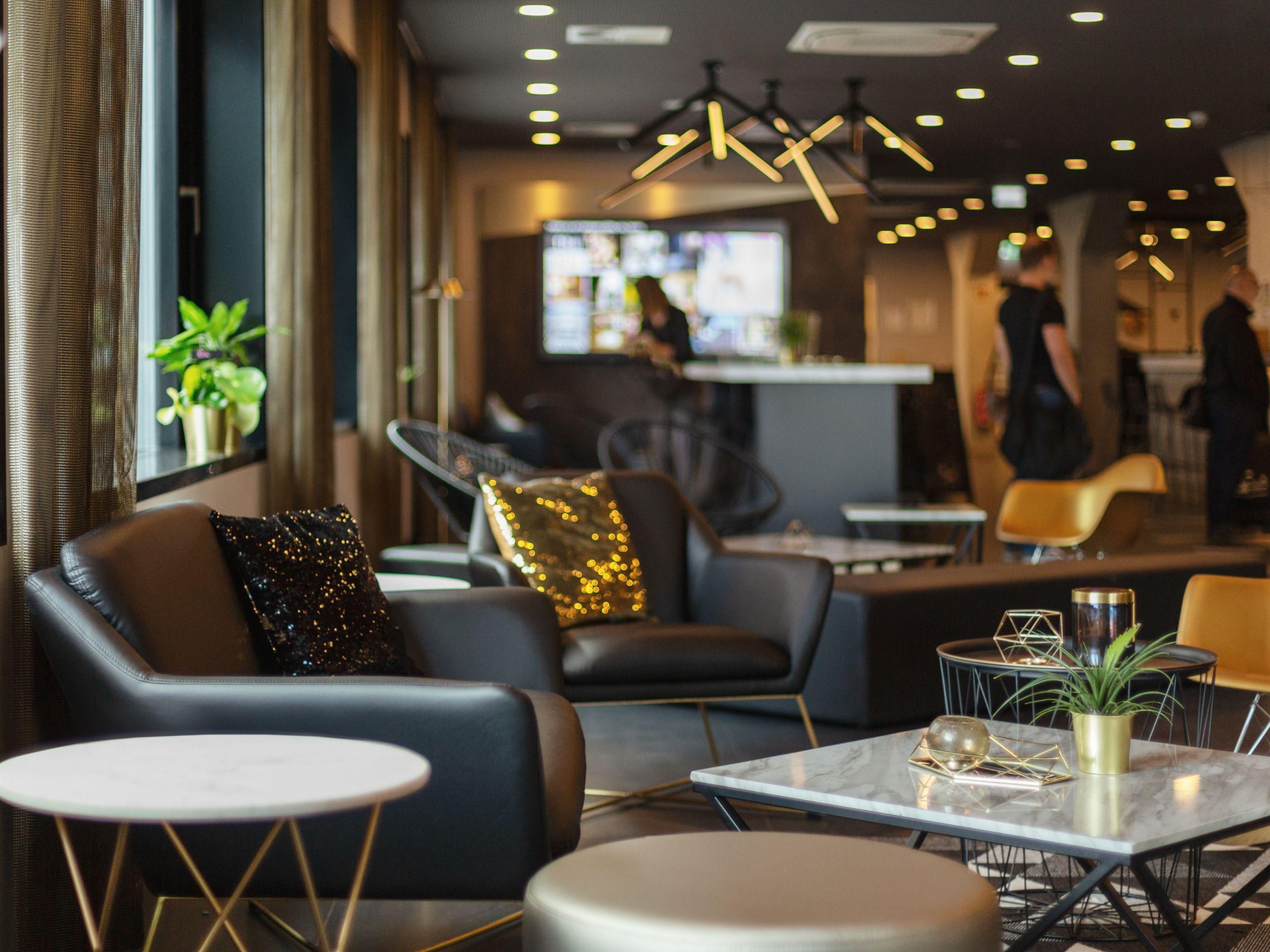 The Living Lobby is cosy, bright and super inviting - perfect for simply switching off or using it as a co-working space and productive work. There are plenty of power sockets and USB ports and, of course, free WiFi. No matter whether you simply want to retreat, have a relaxed get-together with others or do some networking.