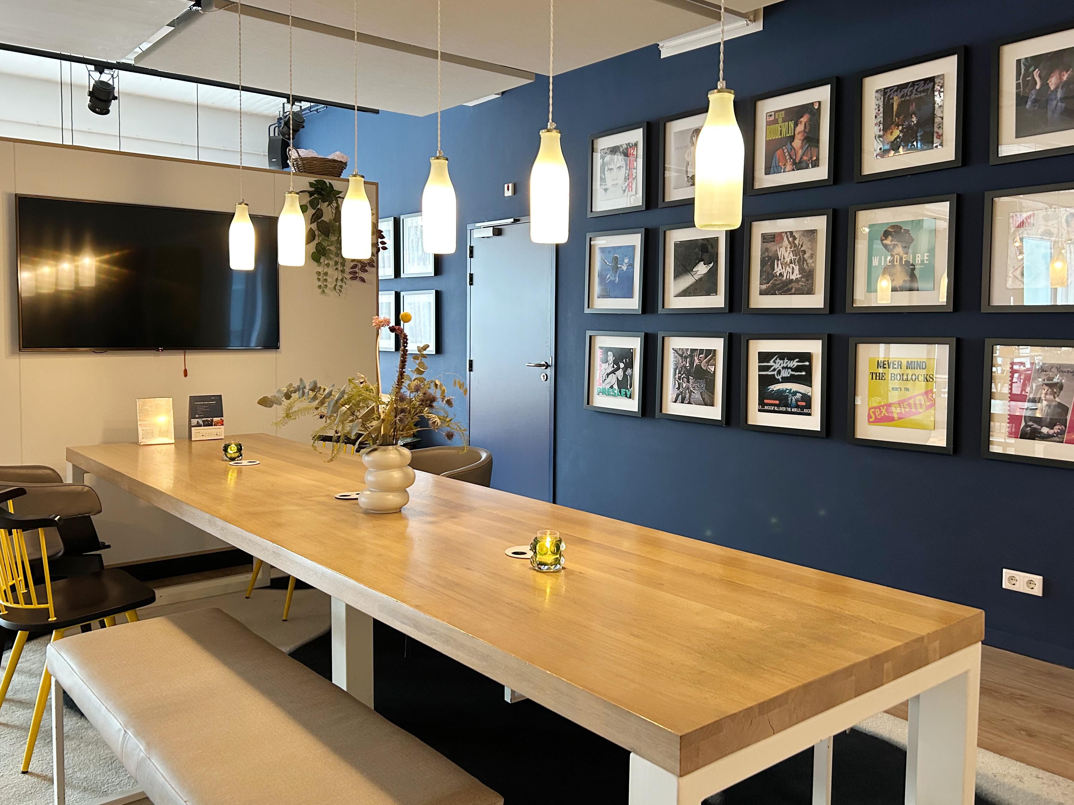 The Living Lobby is cosy, bright and super inviting - perfect for simply switching off or using it as a co-working space and productive work. There are plenty of power sockets and USB ports and, of course, free WiFi. No matter whether you simply want to retreat, have a relaxed get-together with others or do some networking.