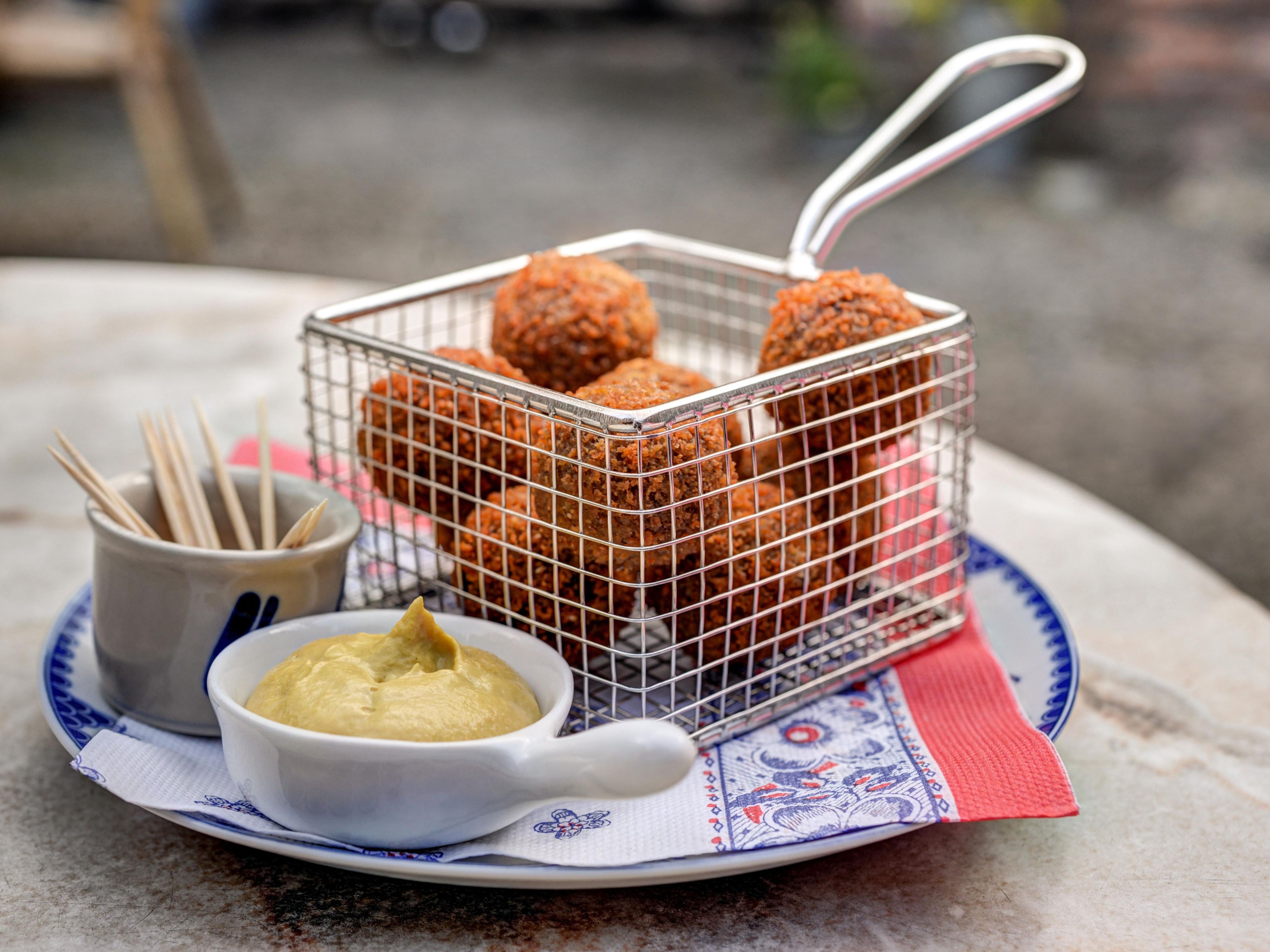 Food lovers, this one’s for you! While Amsterdam’s food scene gets all the fame, Haarlem is every bit as creative when it comes to cooking. With over 200 restaurants and 90 bars, it’s a true foodie hotspot. From Jamaican to French, Italian to local Dutch flavours – all just a short stroll from our hotel.