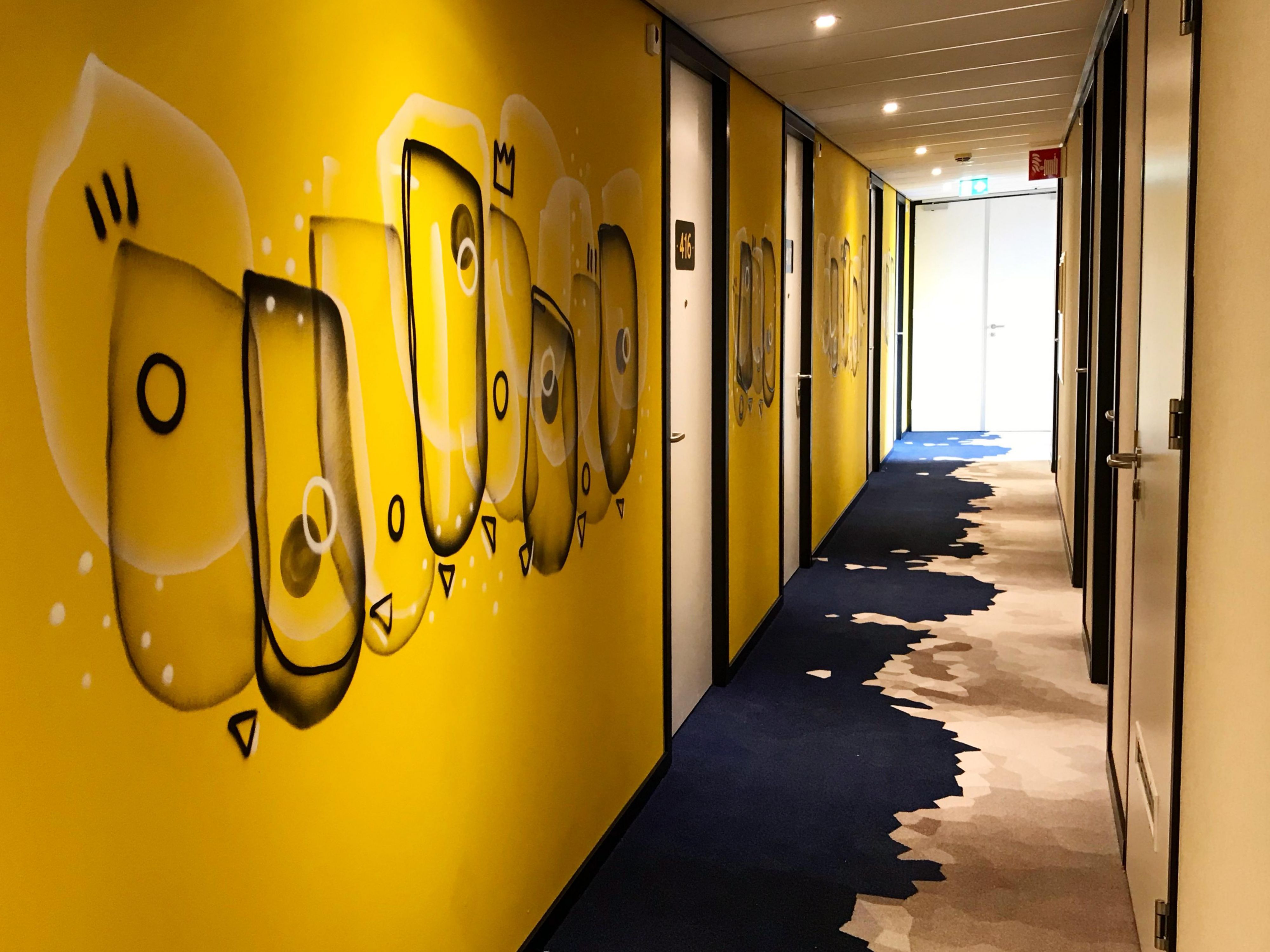 The hotel's design combines tradition and modernity. Inspired by the former dairy, details such as cowhide armchairs and milk bottle lamps can be found in the interior. The Living Lobby reflects the lively flair of the Zijlsingel district, known for alternative pop music, with record covers and pictures of local musicians.
