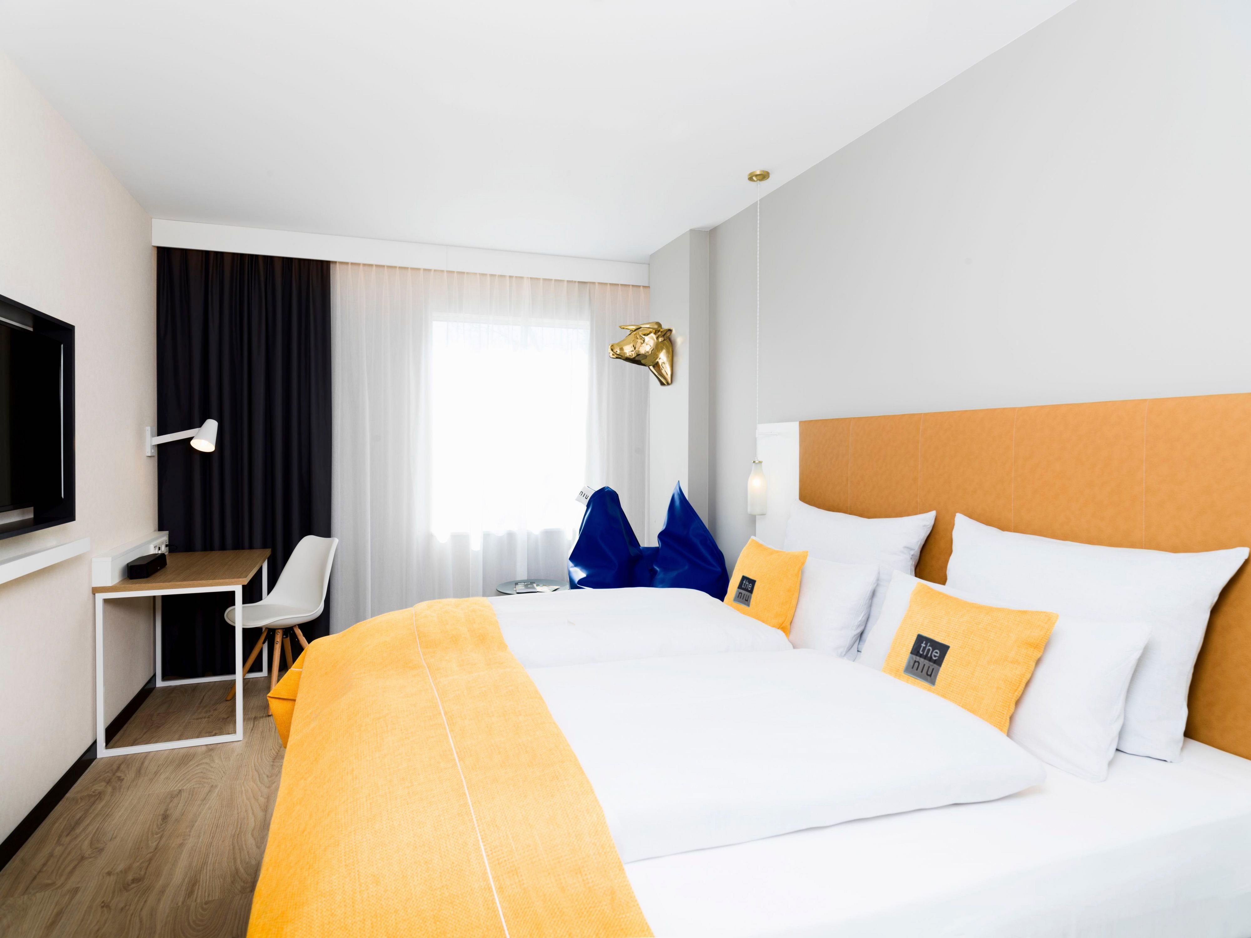 Do you like listening to your favourite radio station, your own playlist or the latest news in the morning? Then simply connect your smartphone to the sound system in your room. After all, your own wake-up routine is still the best!