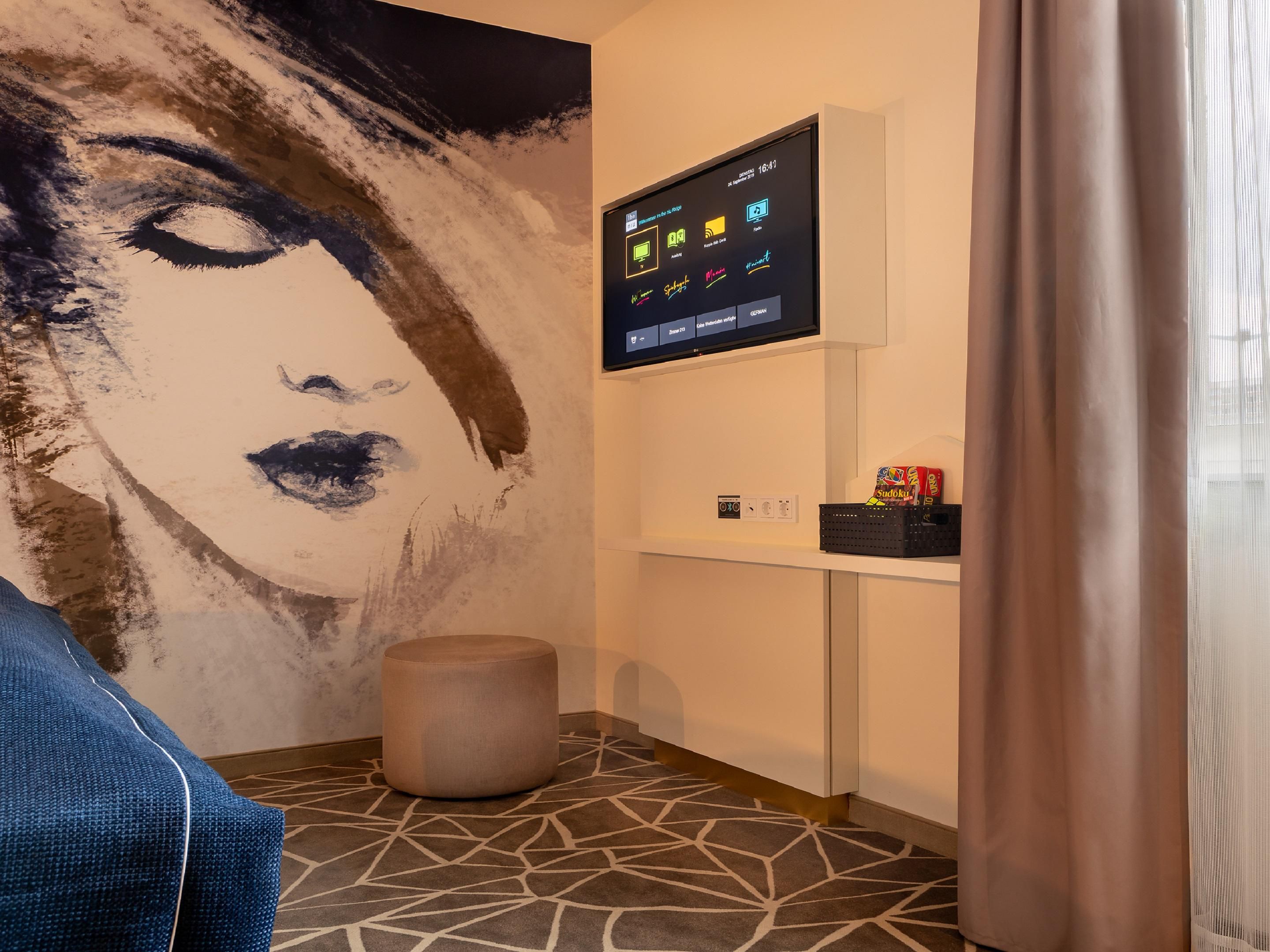 Enjoy your morning with the invisible sound system in your room. Whether it’s your favorite station, personal playlist, or the latest news – simply connect your smartphone and tailor your wake-up routine to your preferences. Here, your day begins just the way you like it.