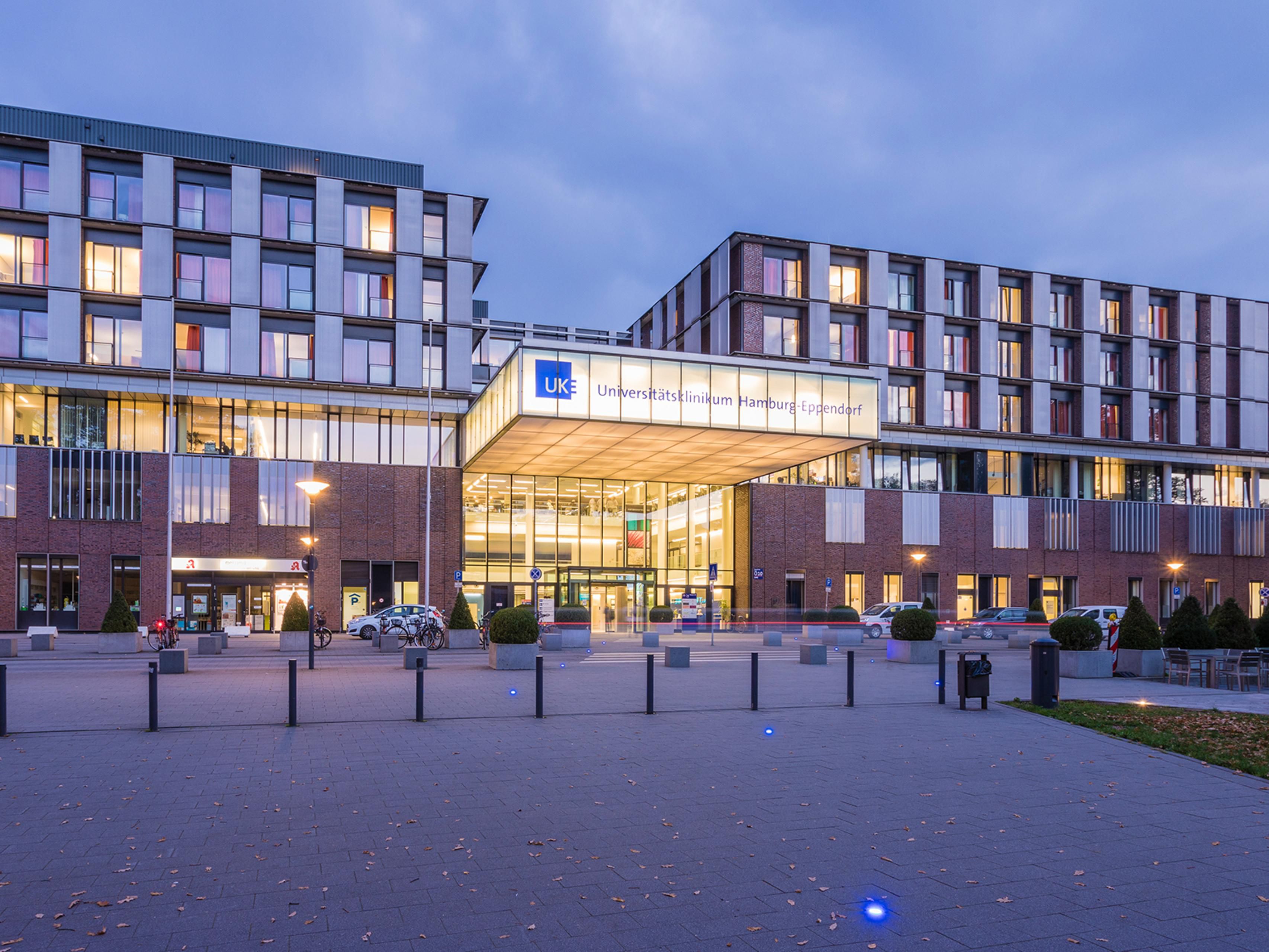 Staying close to family or friends at the University Medical Center Hamburg-Eppendorf? Our hotel is just around the corner and offers special rates for guests visiting patients. Simply send us an email – we’ll be happy to create a personal offer for you.