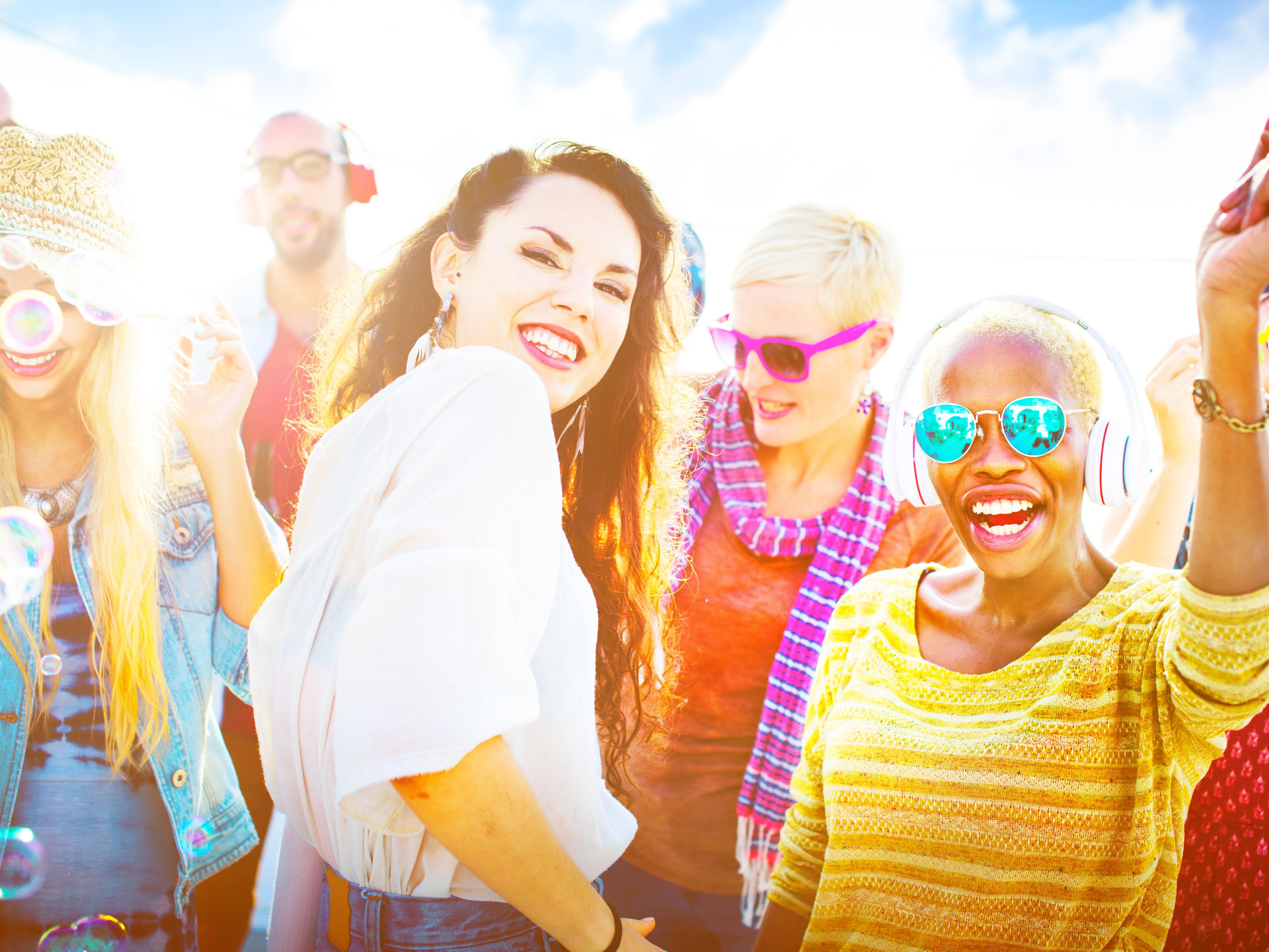 Experience Hamburg’s creative pulse: The International Summer Festival at Kampnagel (Aug 6–24) brings bold performances and art. At the Kultursommer on Bahrenfeld’s racecourse (Aug 8–30), enjoy open-air concerts and chilled summer vibes!