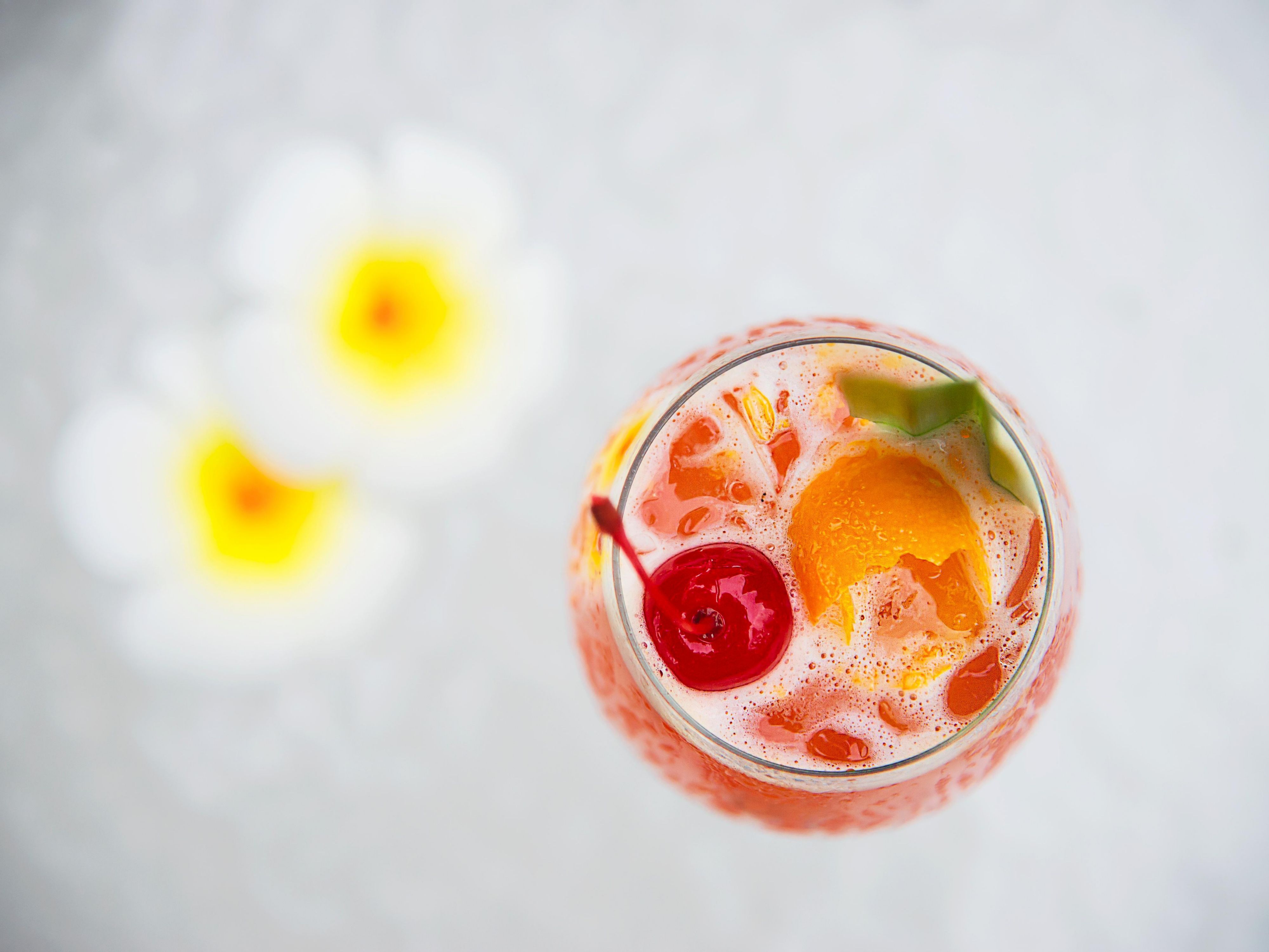 Cool down on warm days with creamy ice cream on a stick or in a waffle cone – available in our lobby. Refreshing summer drinks like Limoncello Spritz or Aperol are ready to enjoy. Relax, sip, and treat yourself to a sweet hotel moment.