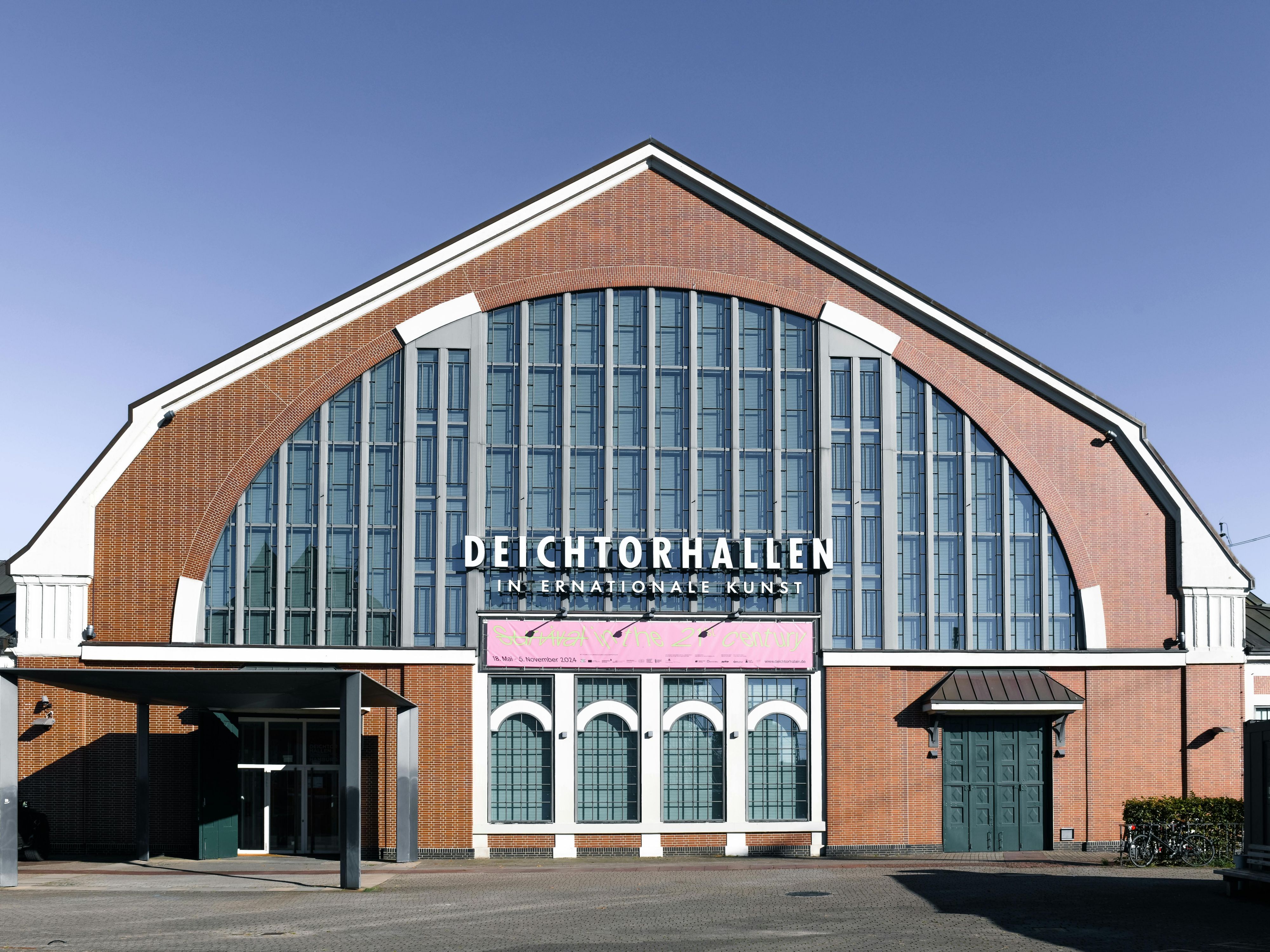 Art lovers, this one’s for you: With the 3-day Kunstmeile ticket for just €35, explore six renowned museums in Hamburg across three consecutive days. From the Kunsthalle to Deichtorhallen and more, discover masterpieces between the Alster and Elbe and hide from the cold.